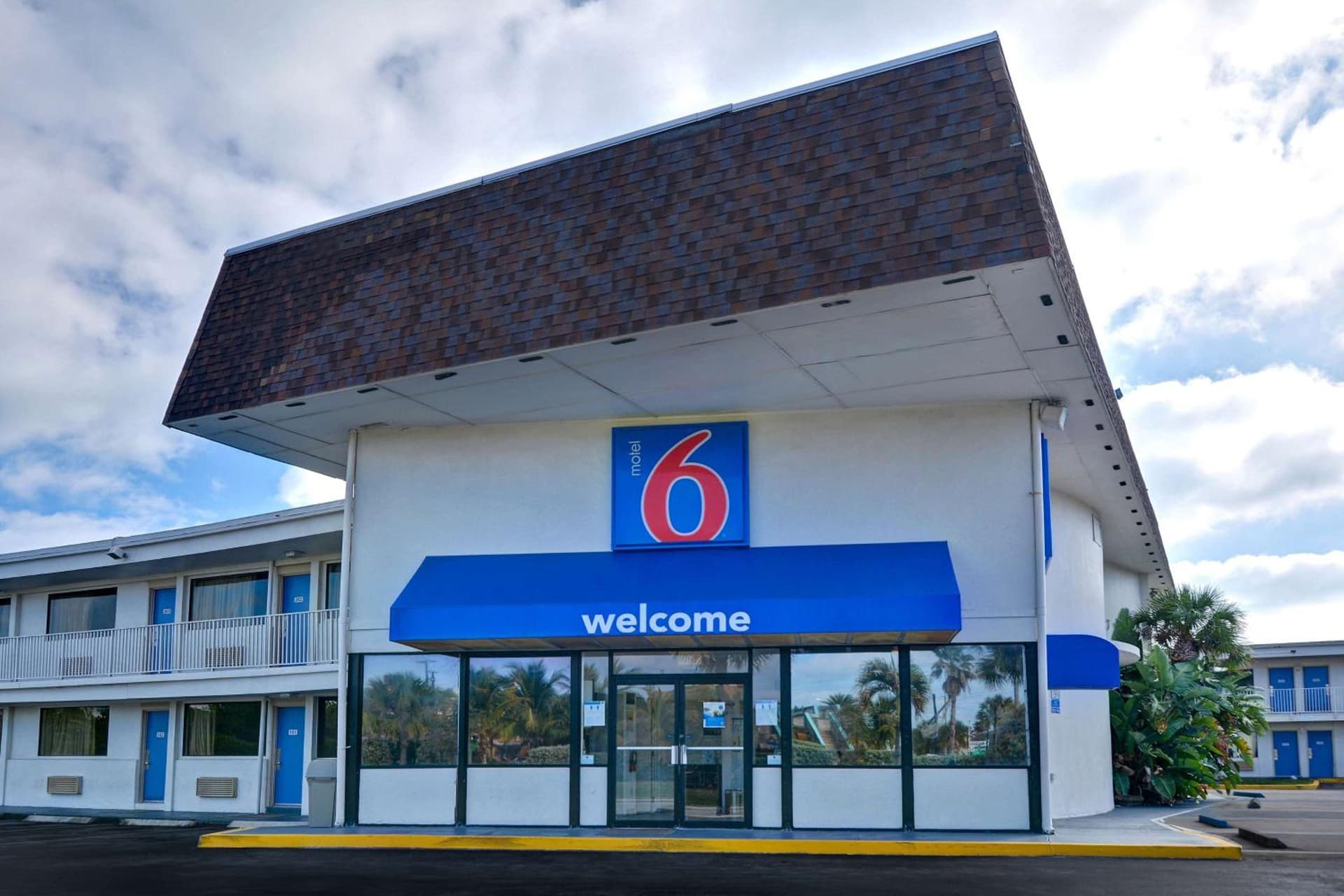 Motel 6-Cocoa Beach, FL featured exterior or lobby in Cocoa Beach, FL — similar hotel
