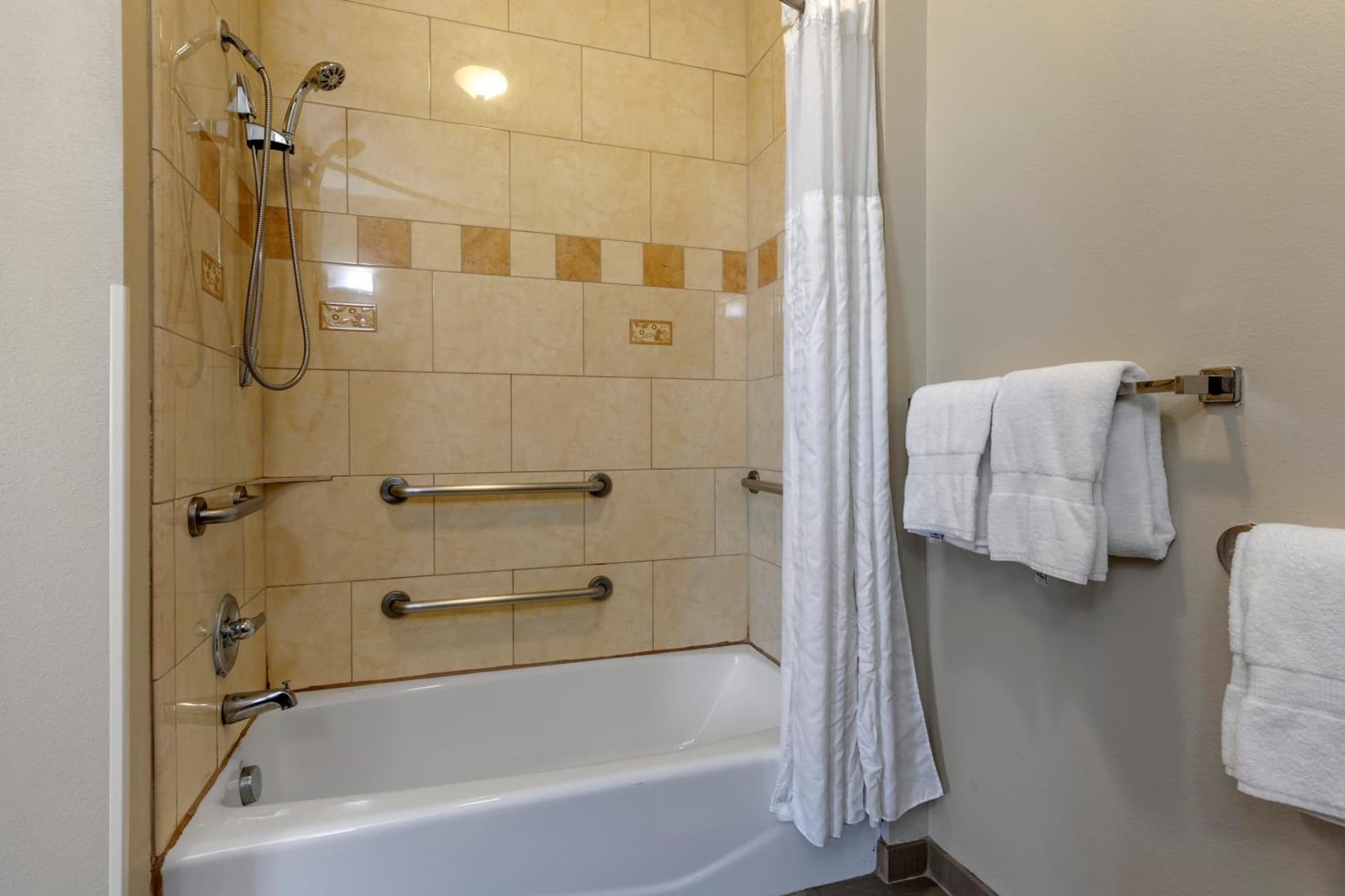 Comfort Inn & Suites Fort Worth West I-30 NAS JRB gallery photo in Fort Worth, TX — image 18
