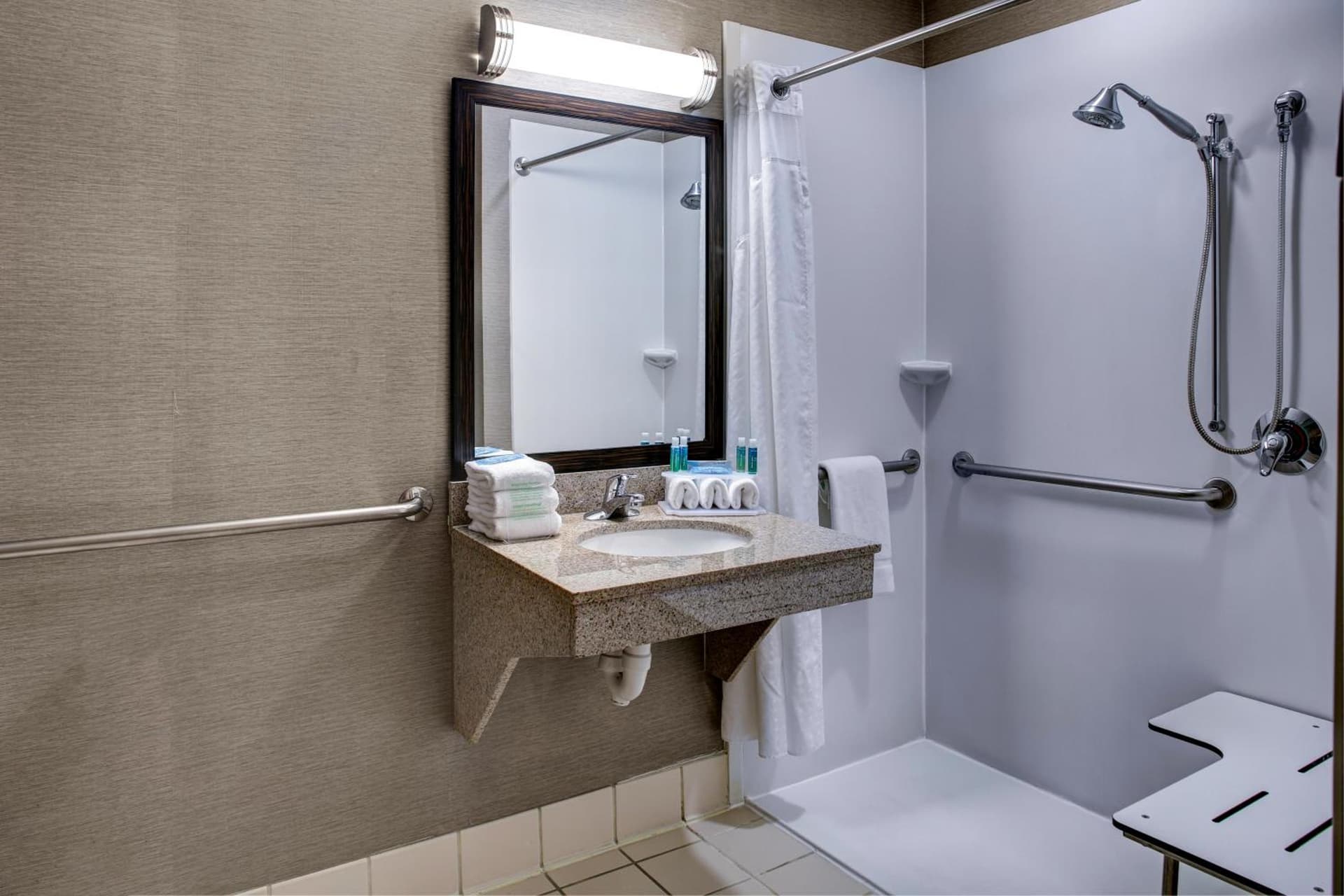 Holiday Inn Express Hotel & Suites Pittsburgh-South Side by IHG gallery photo in Pittsburgh, PA — image 8