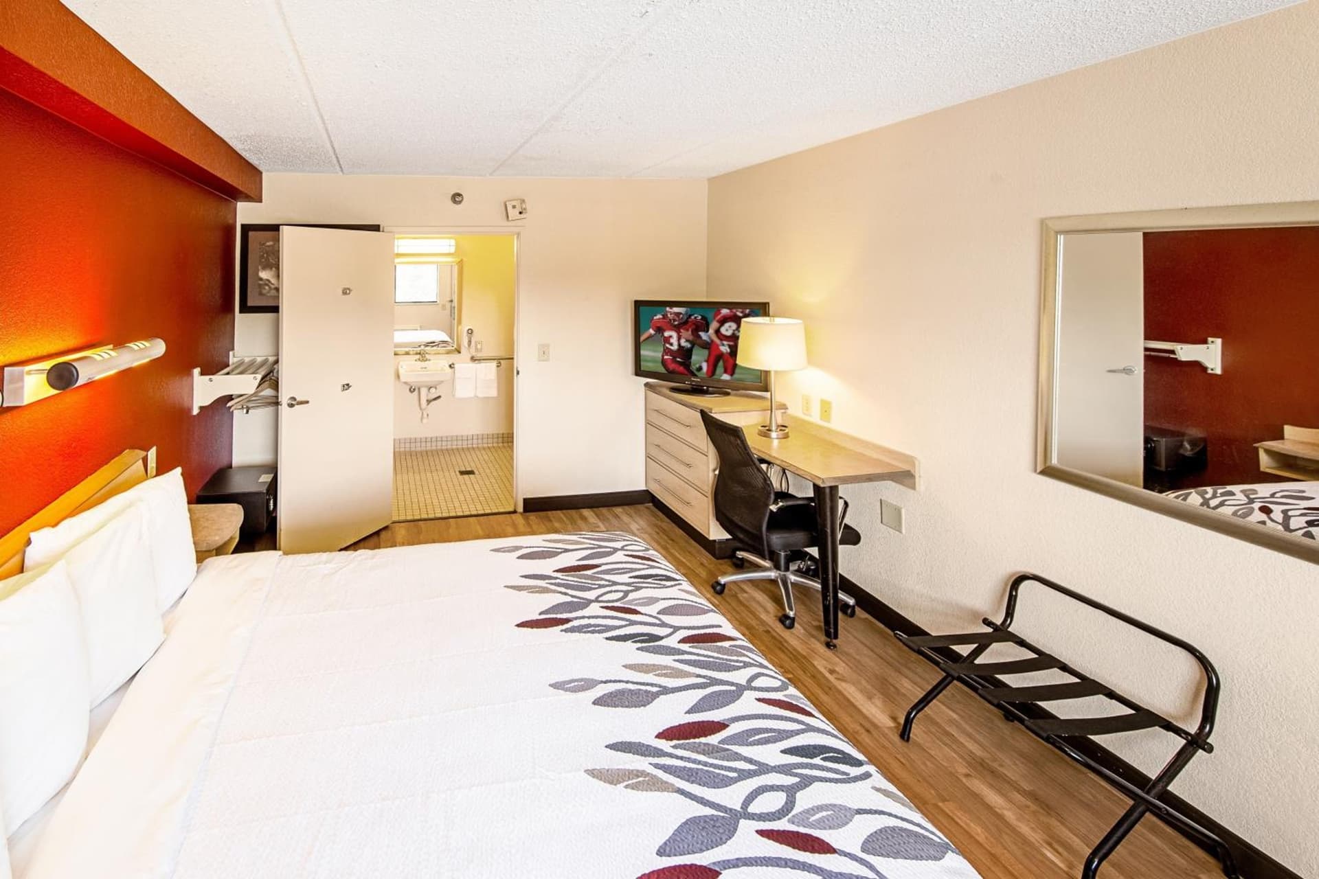 Red Roof Inn Utica gallery photo in Utica, NY — image 8