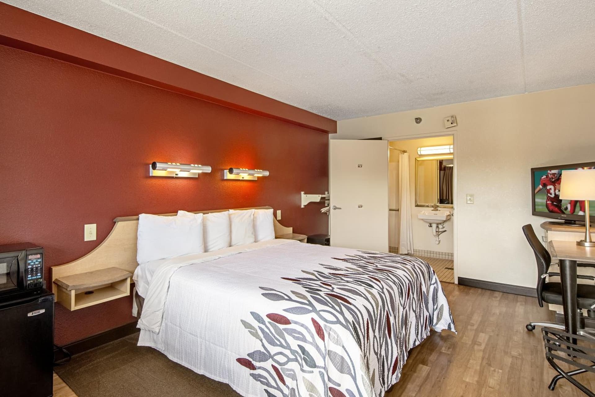 Red Roof Inn Utica gallery photo in Utica, NY — image 24
