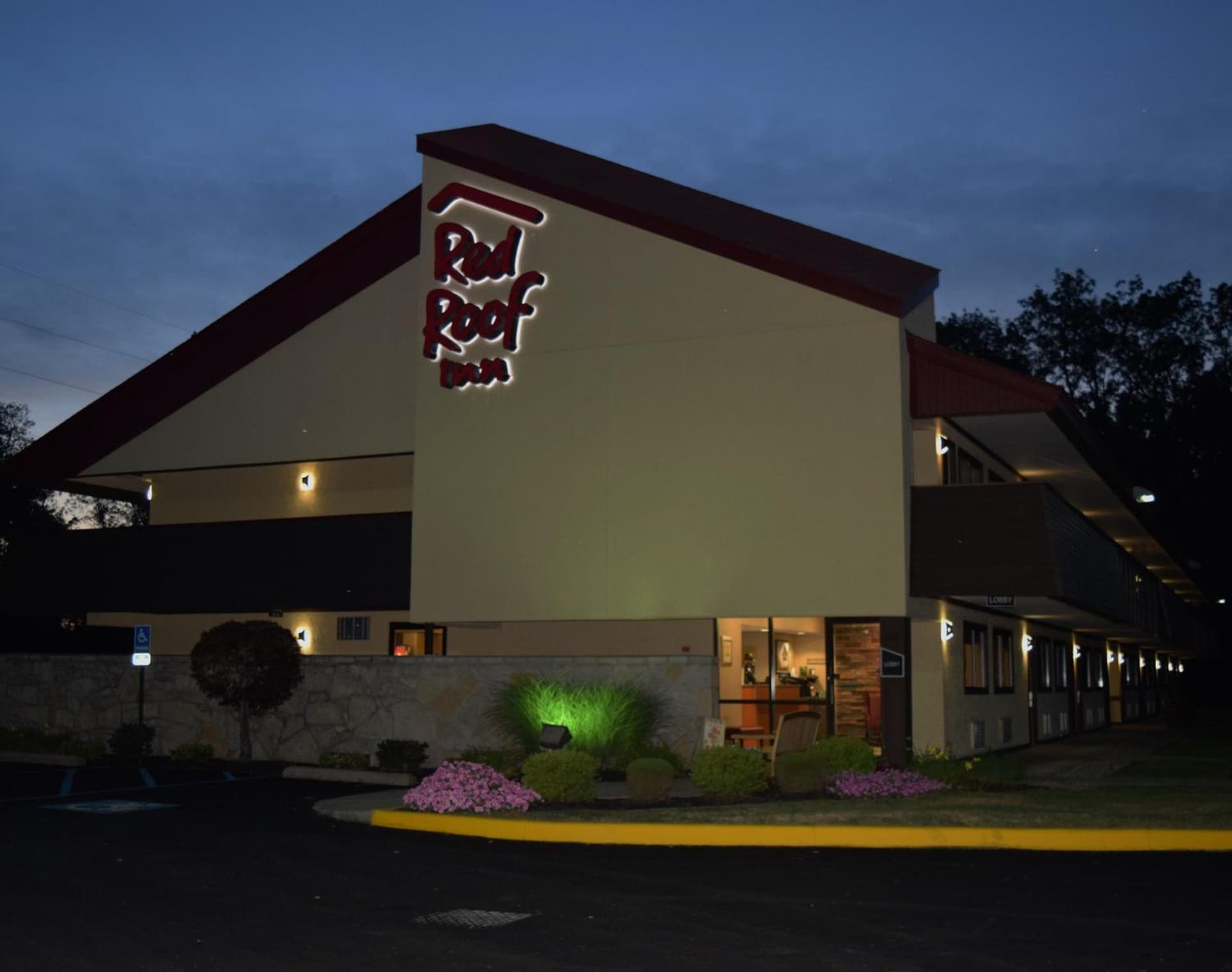 Red Roof Inn Utica gallery photo in Utica, NY — image 6
