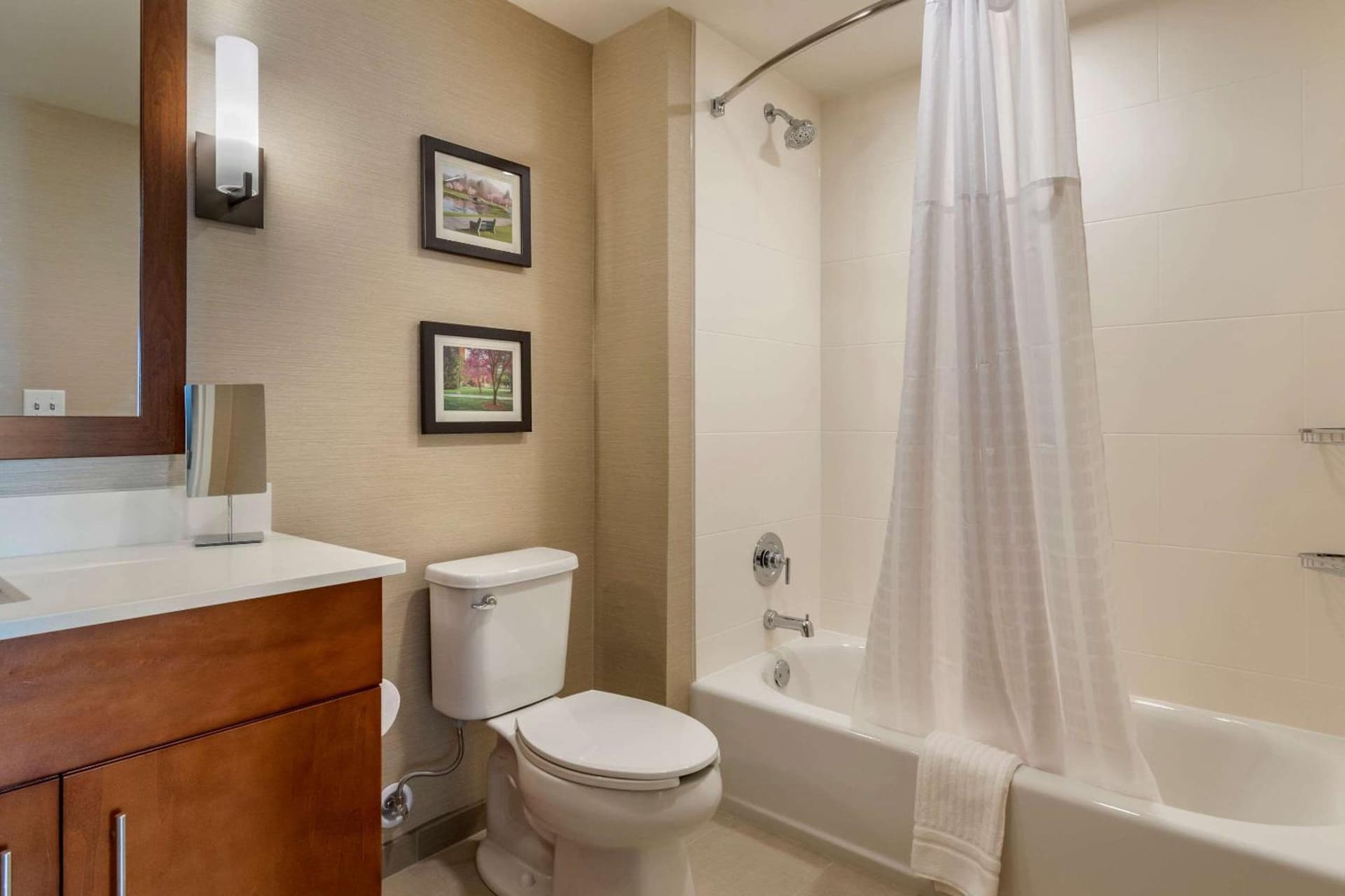 Comfort Suites Camp Hill-Harrisburg West gallery photo in Harrisburg, PA — image 26