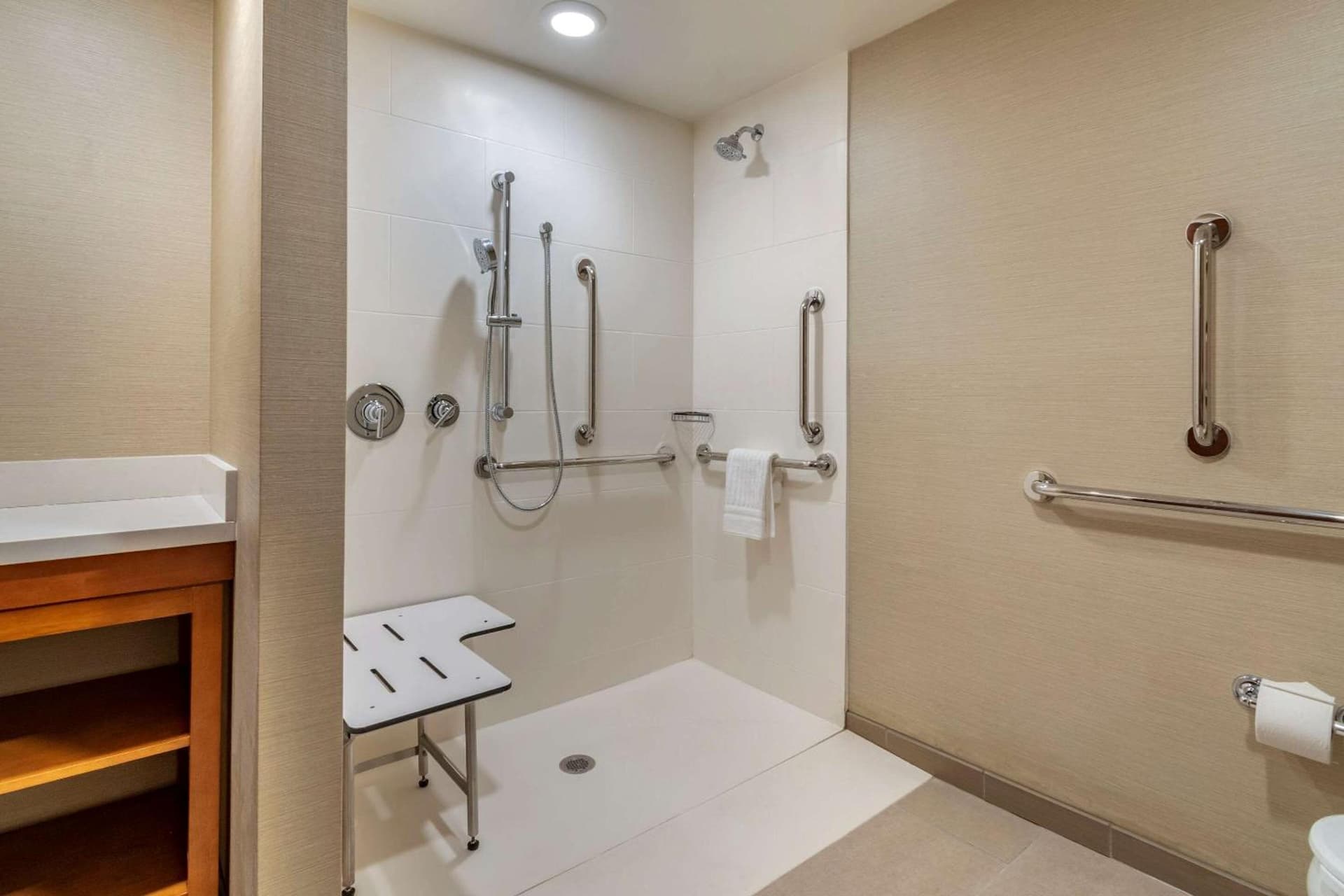 Comfort Suites Camp Hill-Harrisburg West gallery photo in Harrisburg, PA — image 21