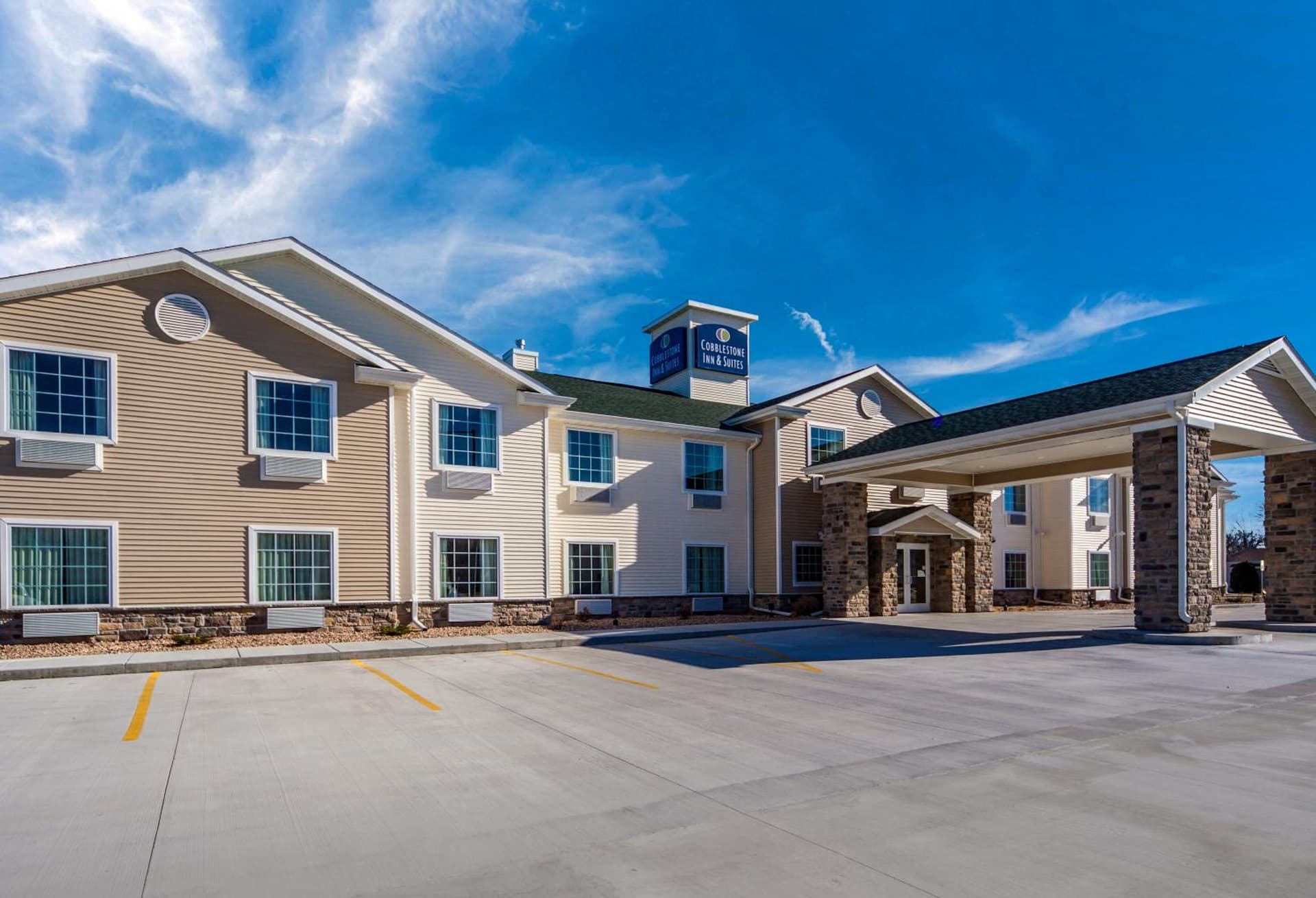 Cobblestone Inn & Suites - Holdrege interior in Holdrege, NE — gallery photo 2