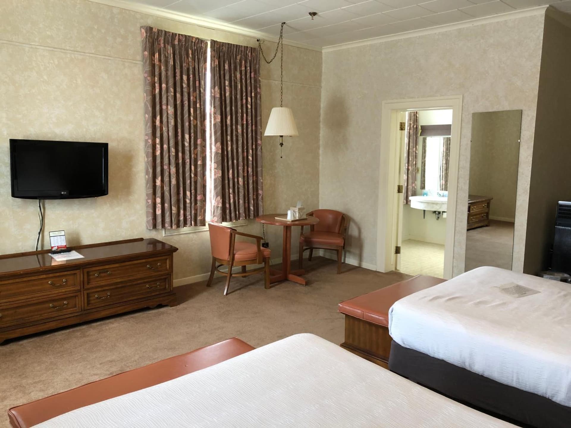 Stearns Hotel gallery photo in Ludington, MI — image 11