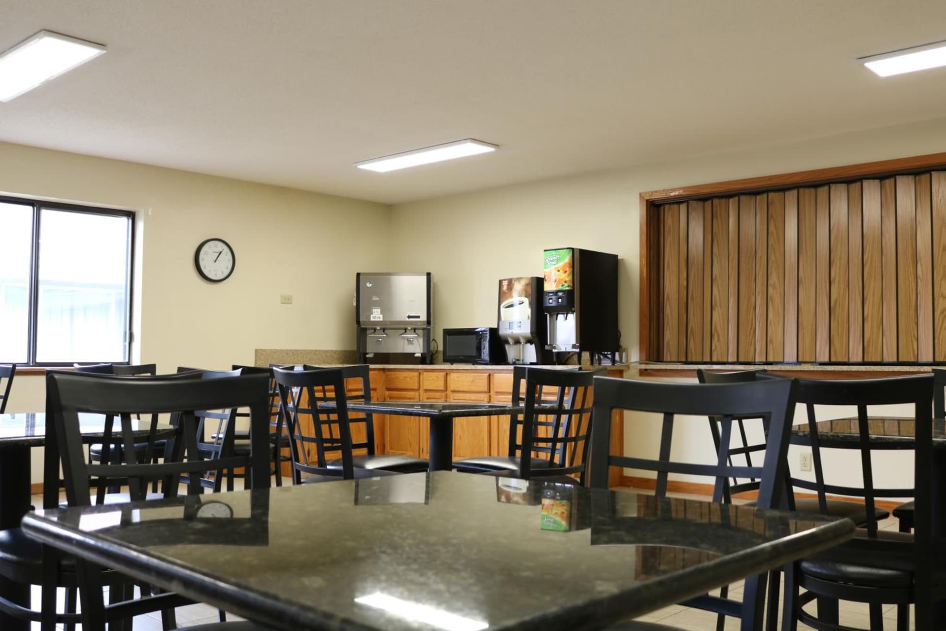 Super 8 by Wyndham La Crosse gallery photo in La Crosse, WI — image 31