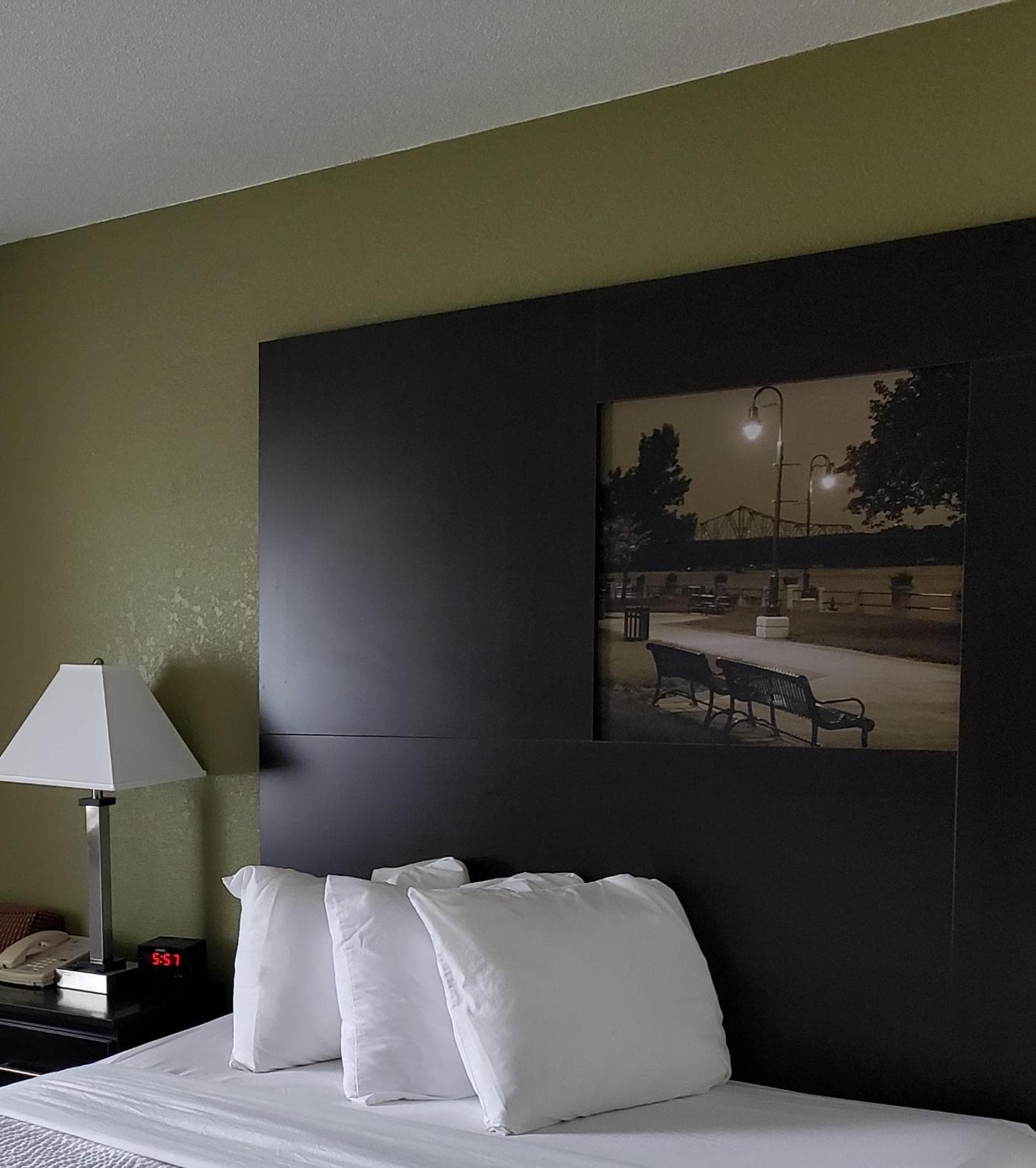 Super 8 by Wyndham La Crosse gallery photo in La Crosse, WI — image 21