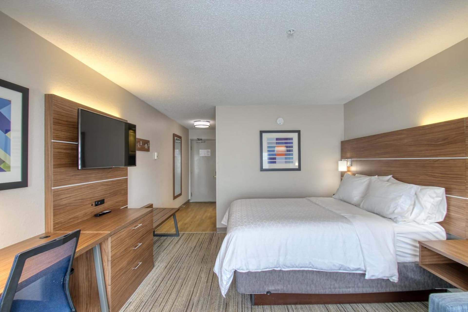 Holiday Inn Express Hotel & Suites Oshkosh by IHG gallery photo in Oshkosh, WI — image 47
