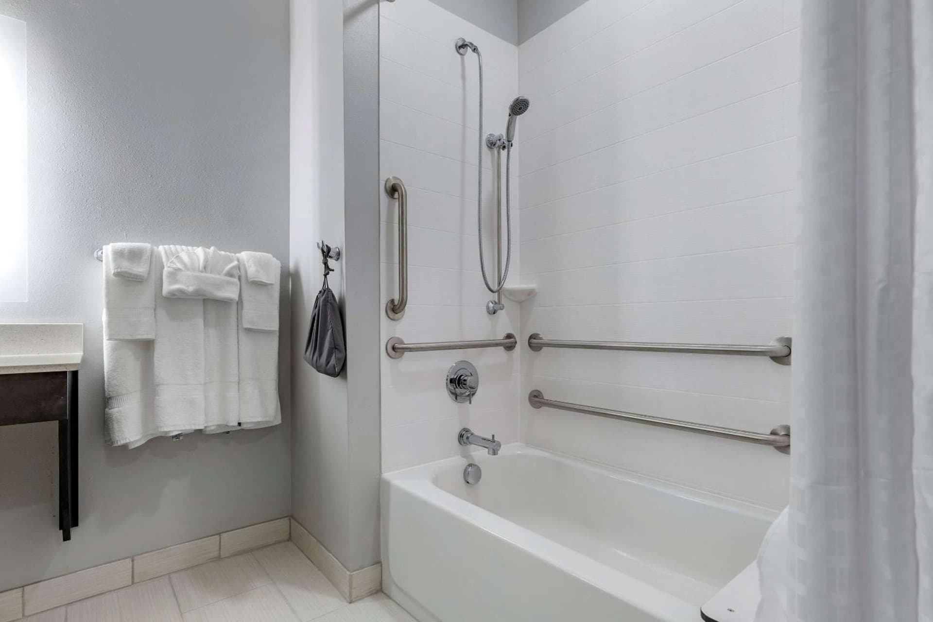 Comfort Suites Greenville Airport gallery photo in Greenville, SC — image 11