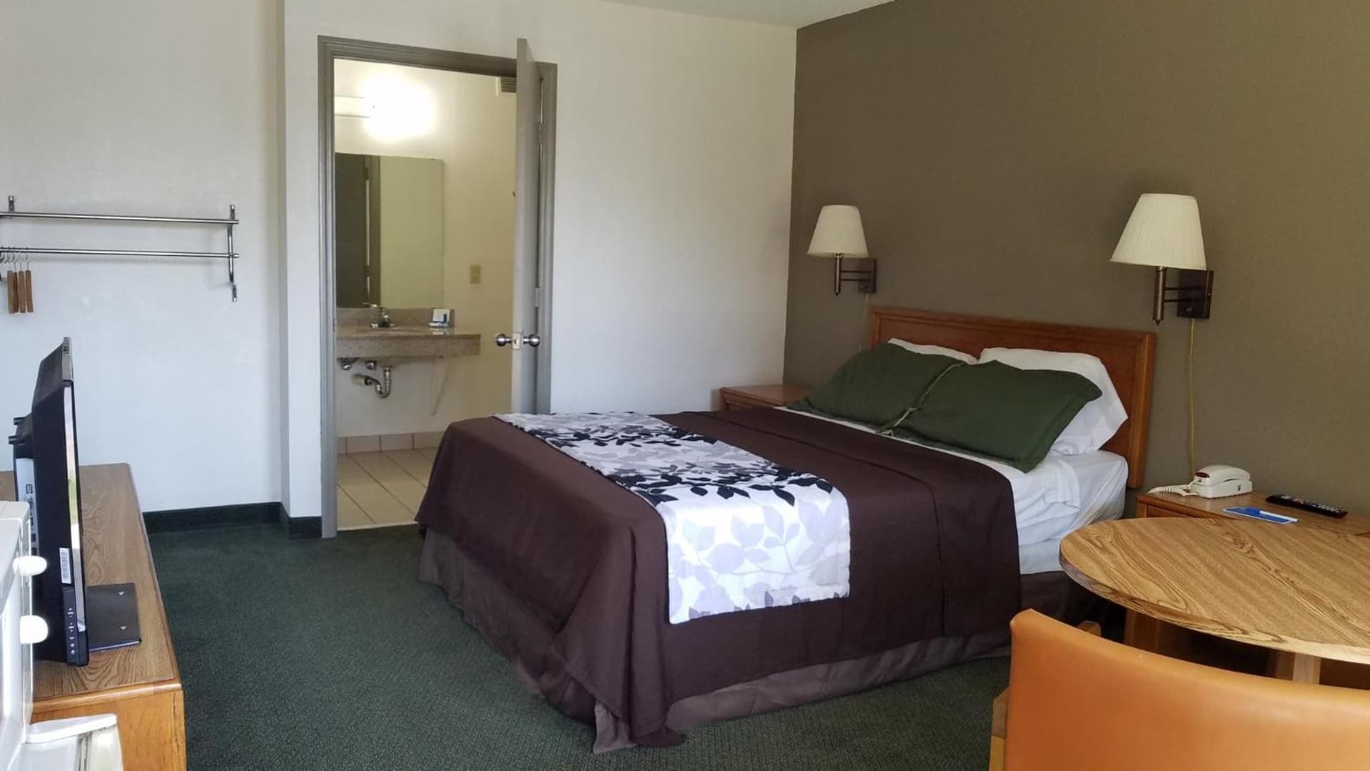 Travelers Inn & Suites property views in Sumter, SC — gallery photo 3