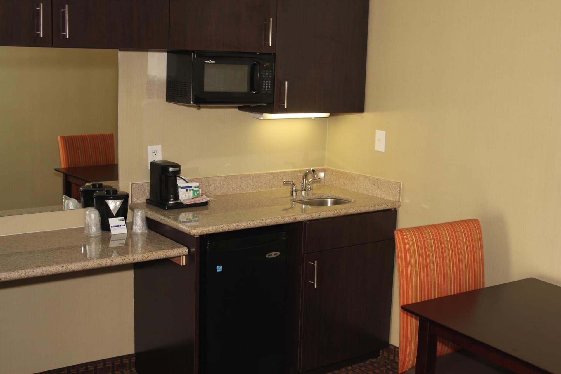 Holiday Inn Express Hotel & Suites Indianapolis W - Airport Area by IHG property views in Indianapolis, IN — gallery photo 3