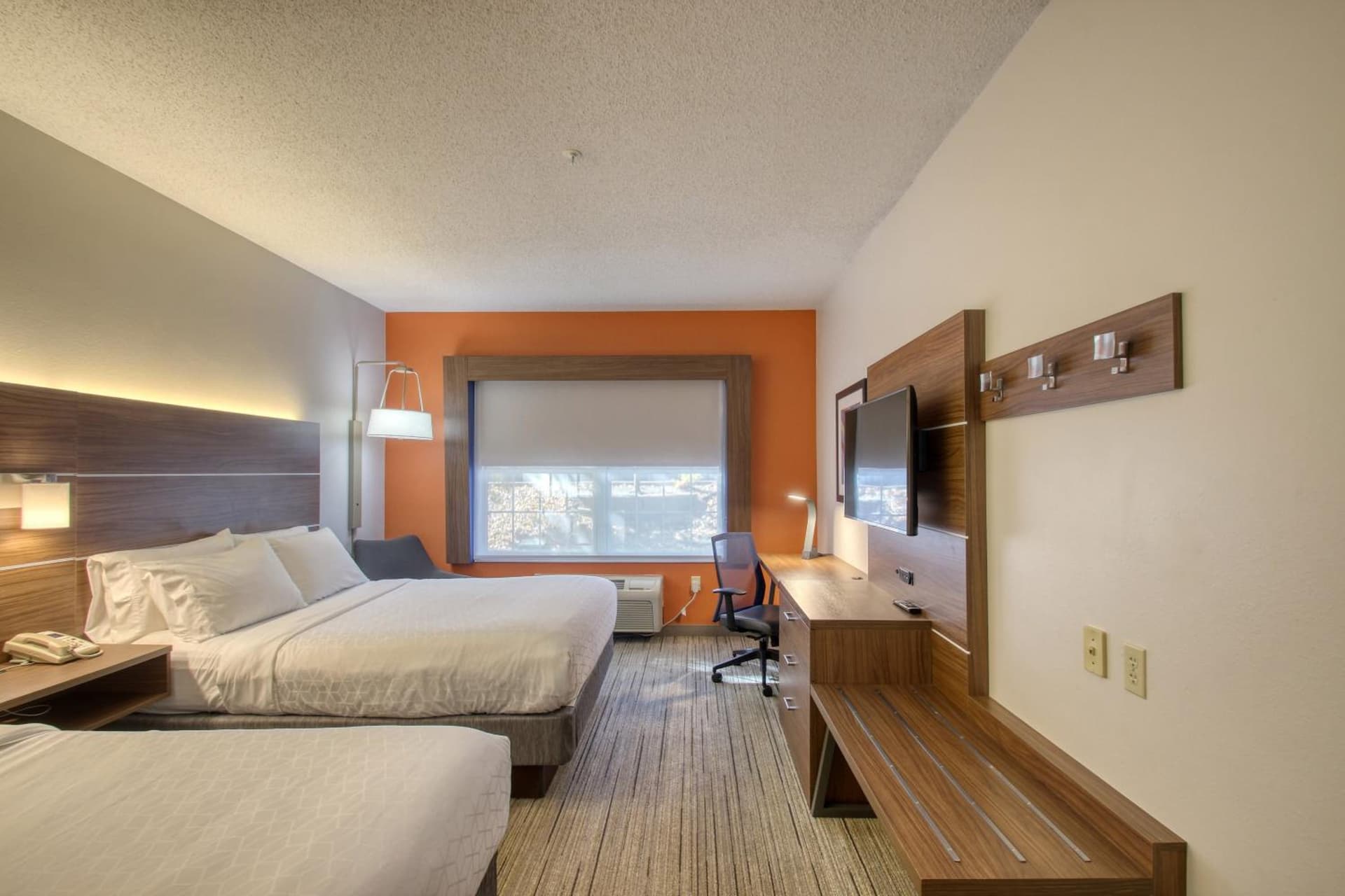 Holiday Inn Express Hotel & Suites Oshkosh by IHG interior in Oshkosh, WI — gallery photo 2