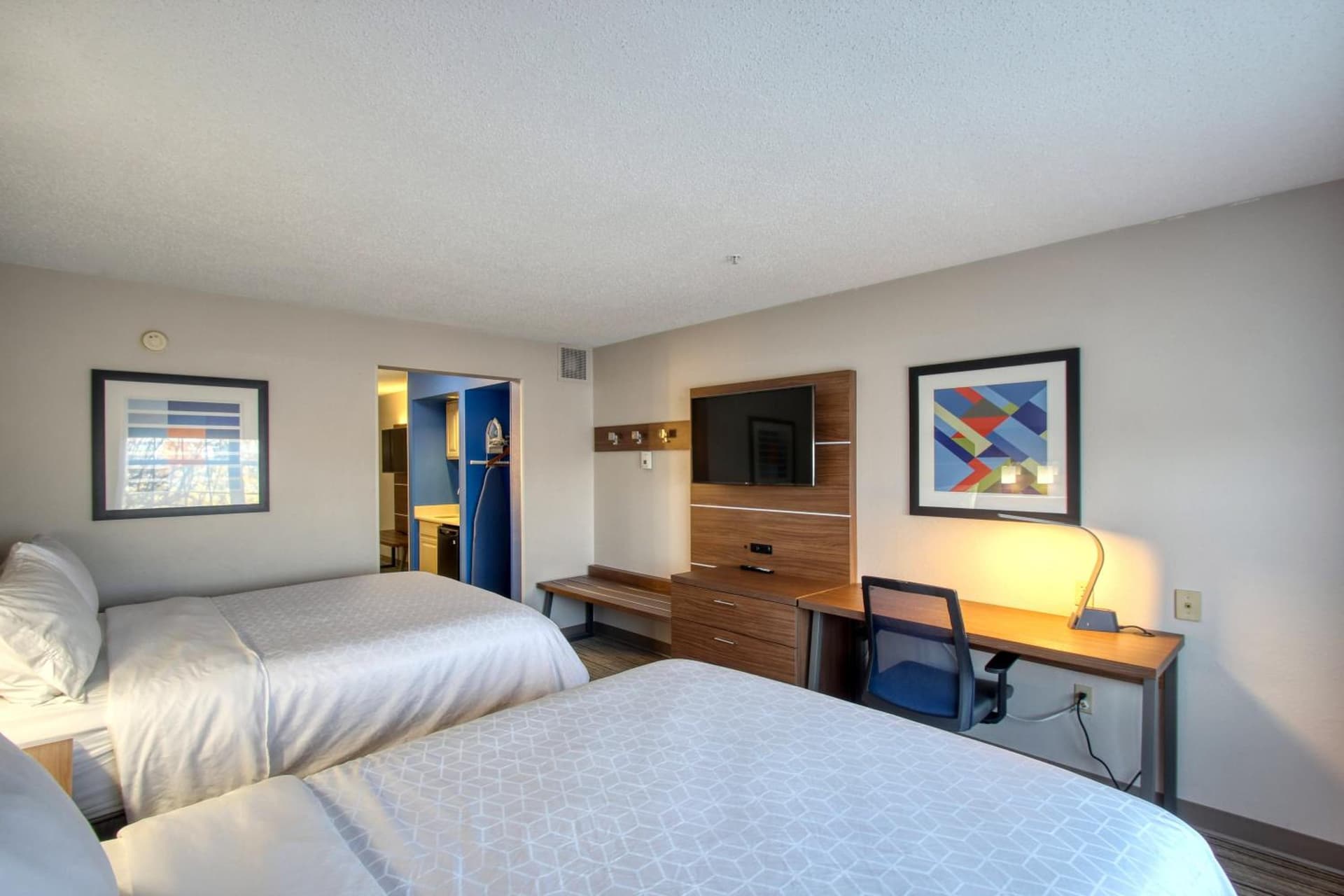 Holiday Inn Express Hotel & Suites Oshkosh by IHG gallery photo in Oshkosh, WI — image 53