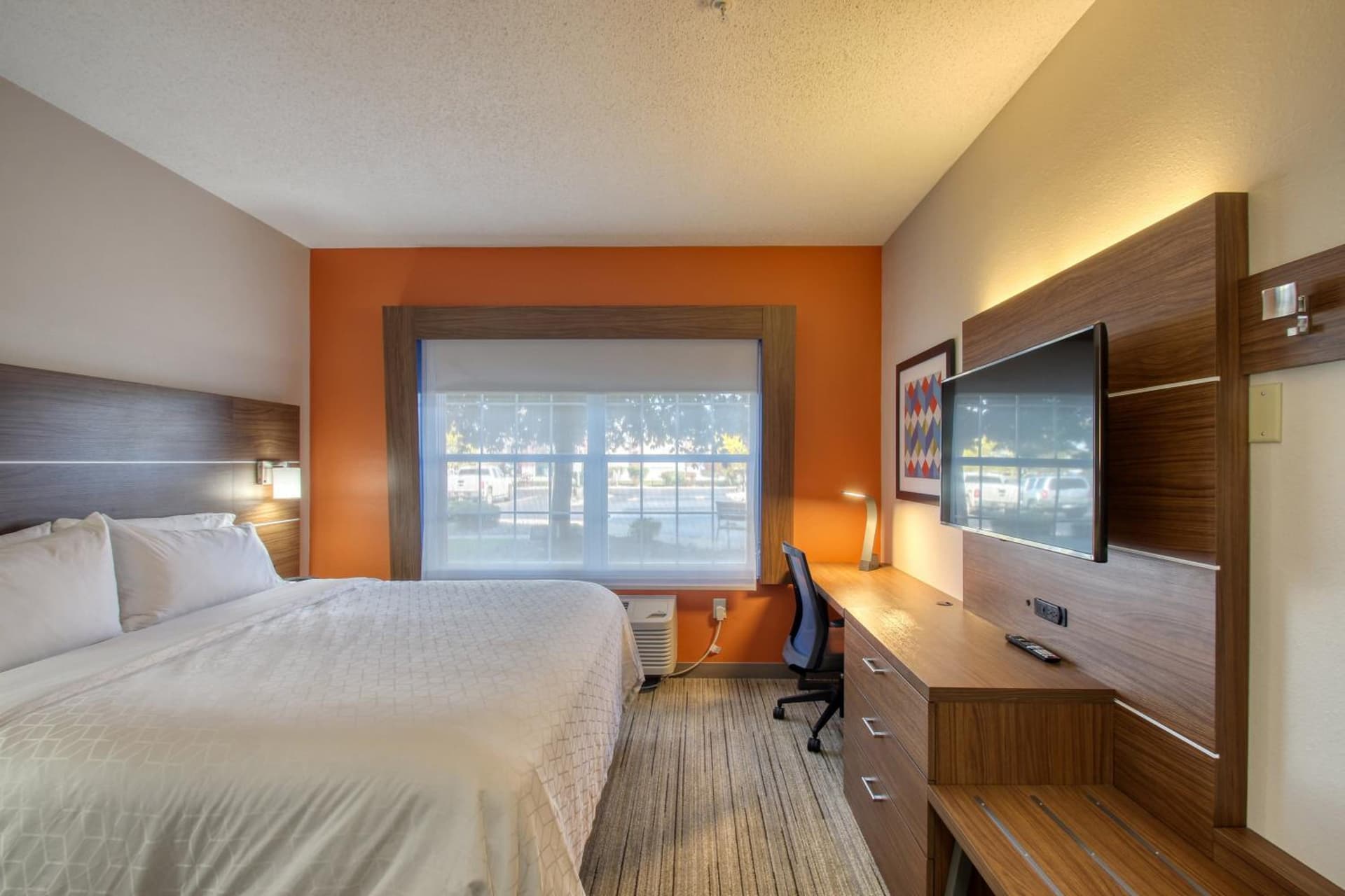Holiday Inn Express Hotel & Suites Oshkosh by IHG gallery photo in Oshkosh, WI — image 40