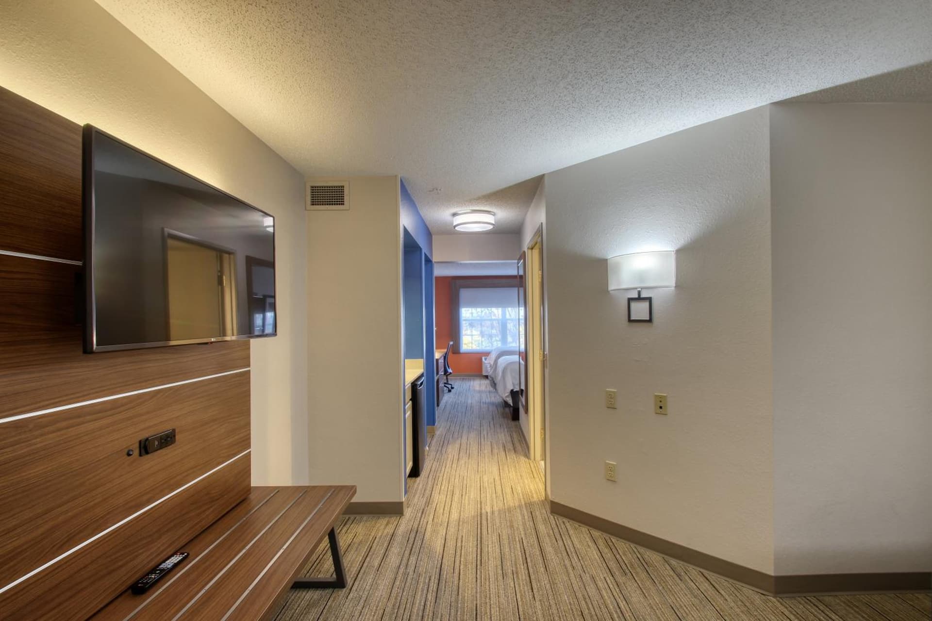 Holiday Inn Express Hotel & Suites Oshkosh by IHG gallery photo in Oshkosh, WI — image 30