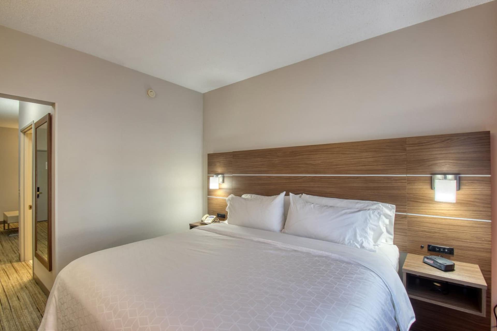 Holiday Inn Express Hotel & Suites Oshkosh by IHG gallery photo in Oshkosh, WI — image 32