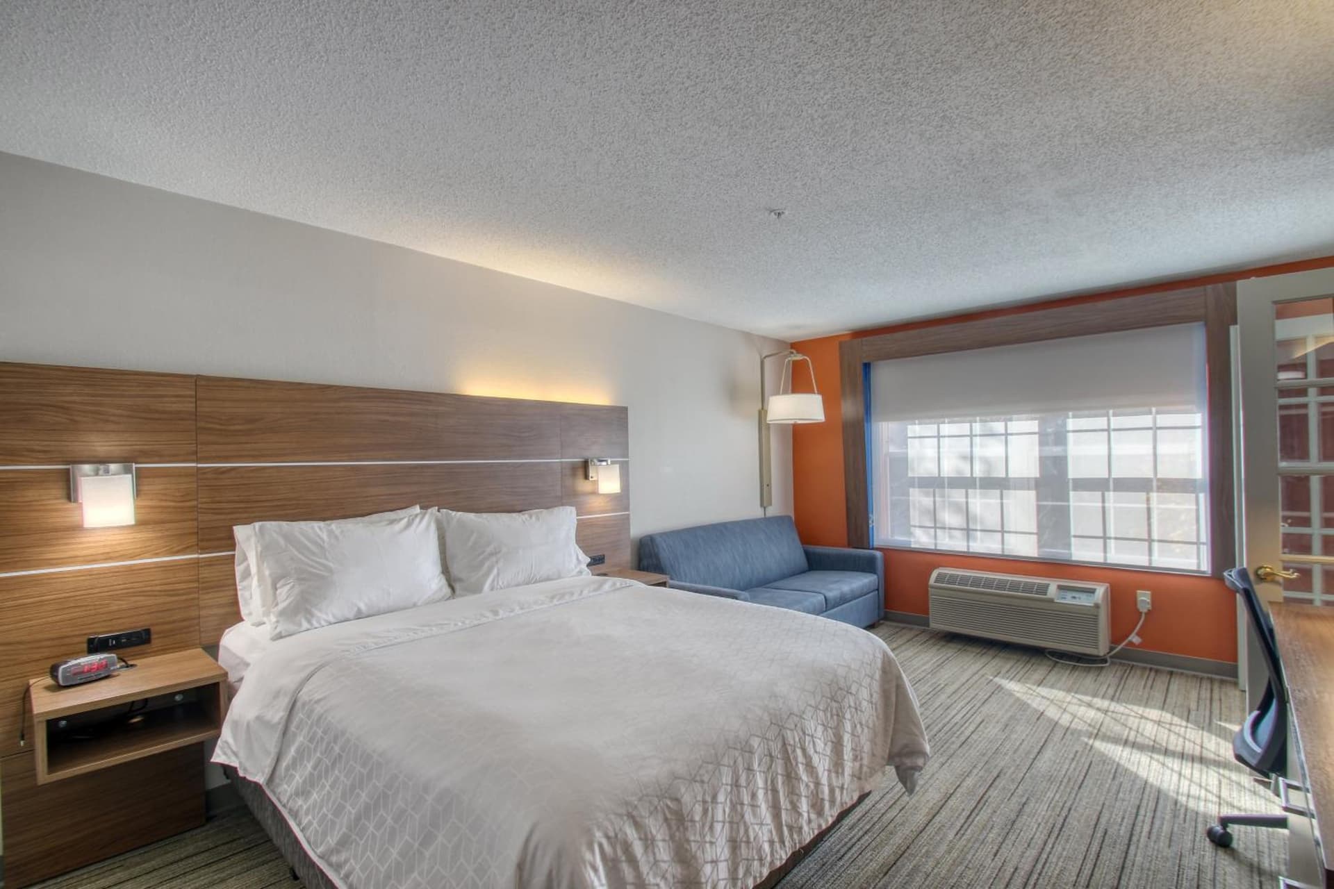 Holiday Inn Express Hotel & Suites Oshkosh by IHG gallery photo in Oshkosh, WI — image 35
