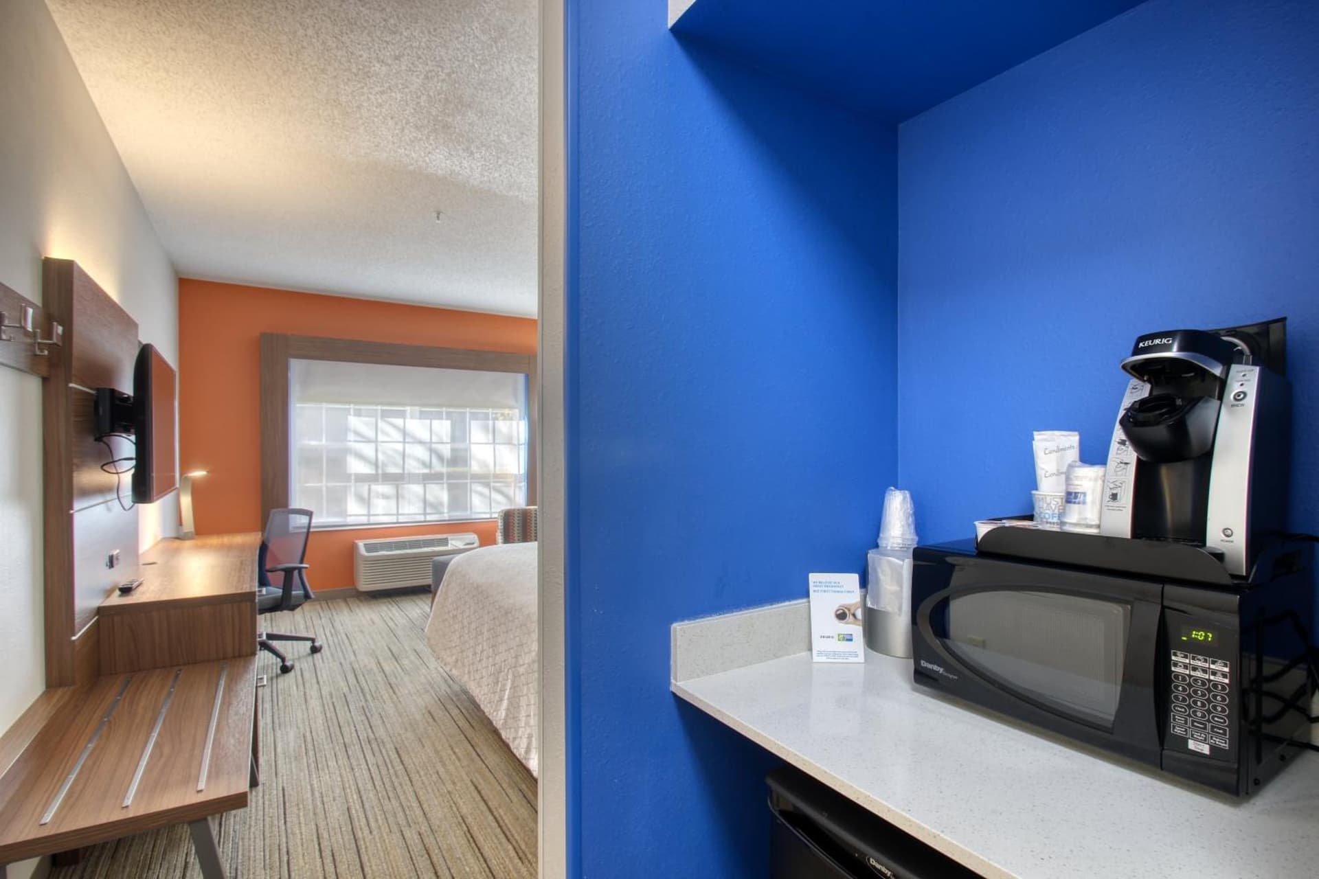 Holiday Inn Express Hotel & Suites Oshkosh by IHG gallery photo in Oshkosh, WI — image 29