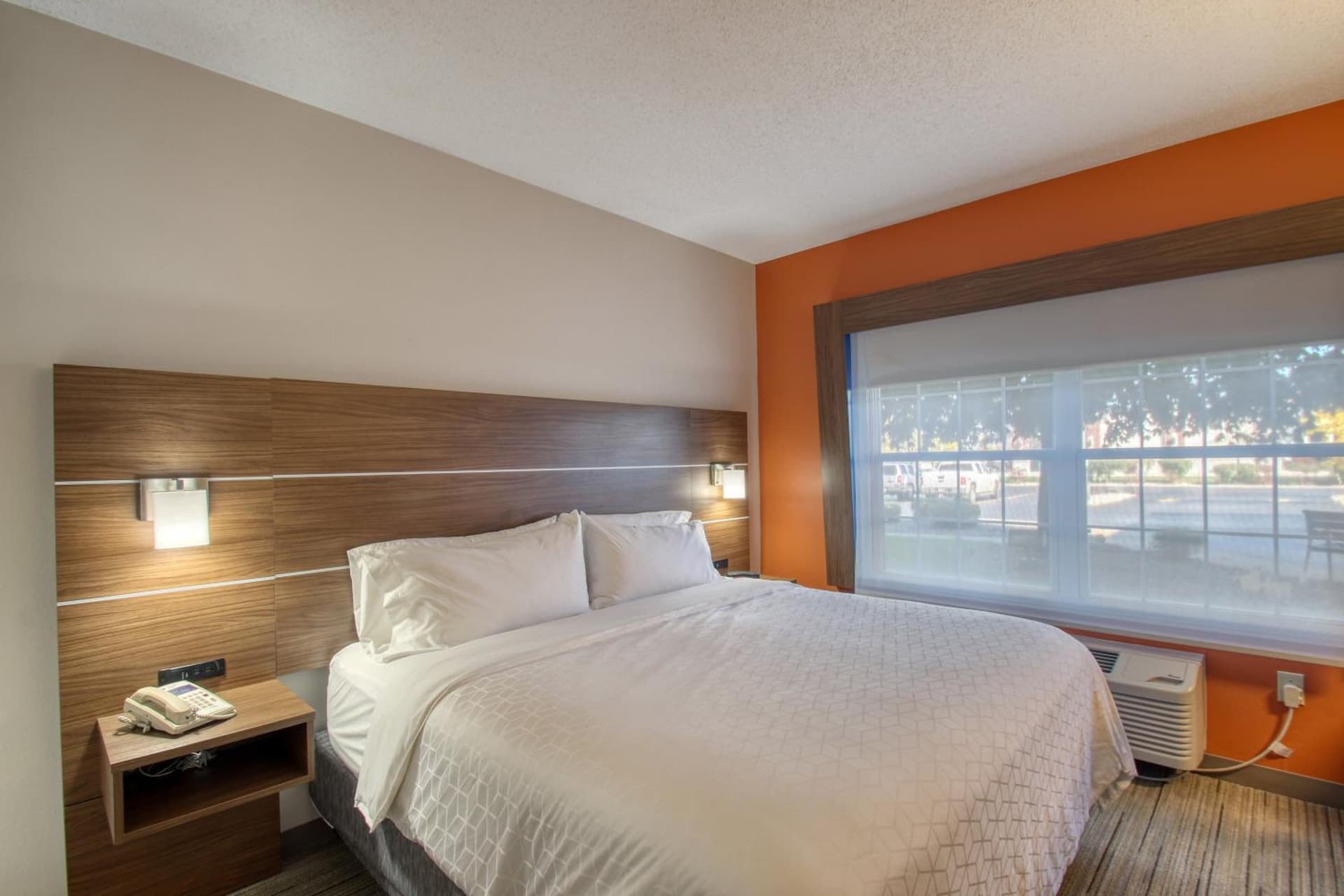 Holiday Inn Express Hotel & Suites Oshkosh by IHG gallery photo in Oshkosh, WI — image 36