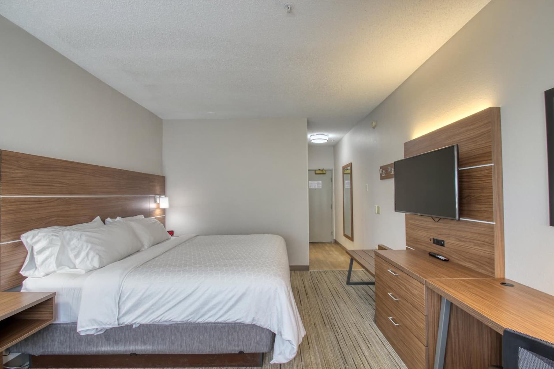 Holiday Inn Express Hotel & Suites Oshkosh by IHG gallery photo in Oshkosh, WI — image 5