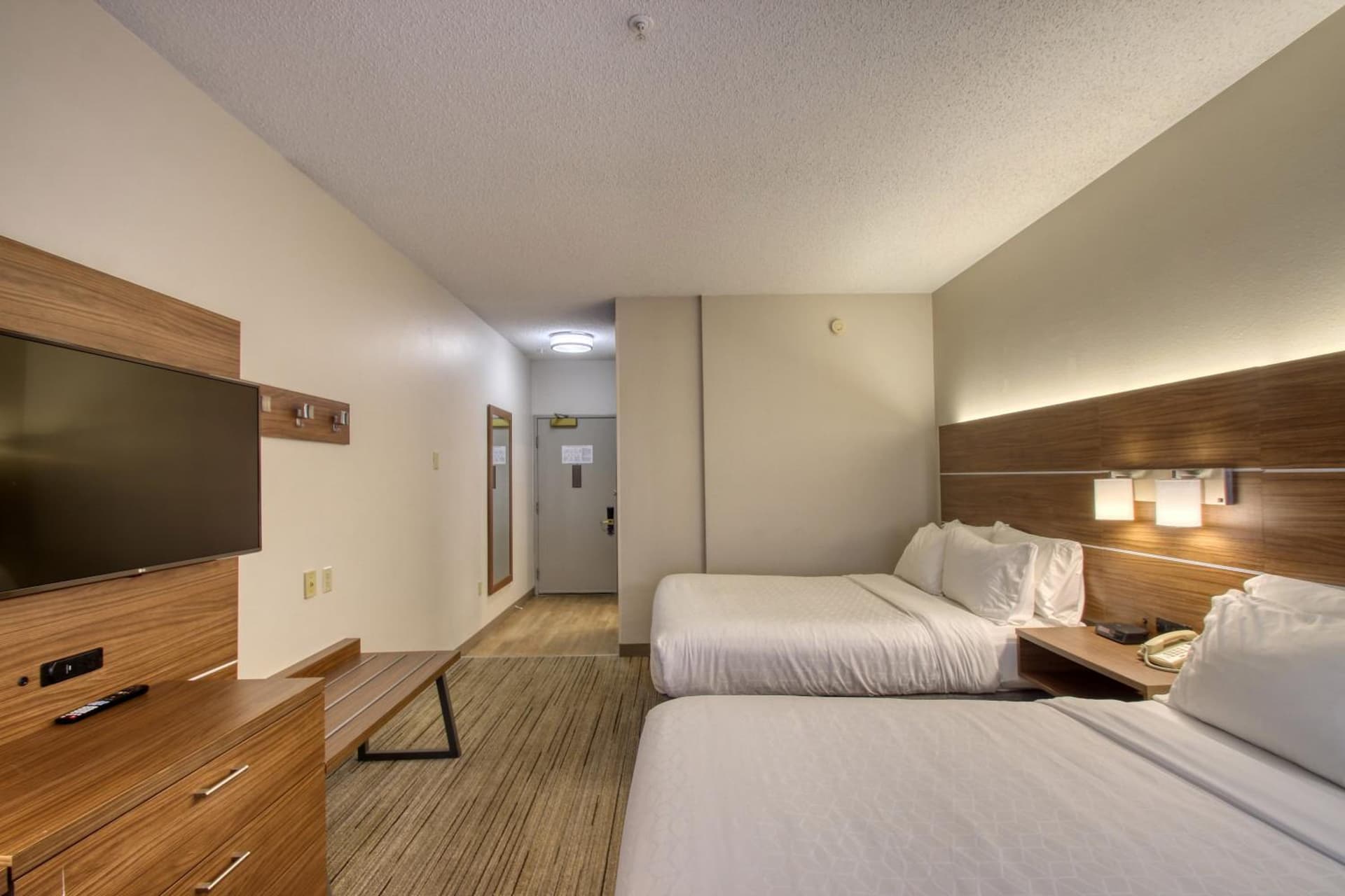 Holiday Inn Express Hotel & Suites Oshkosh by IHG gallery photo in Oshkosh, WI — image 10