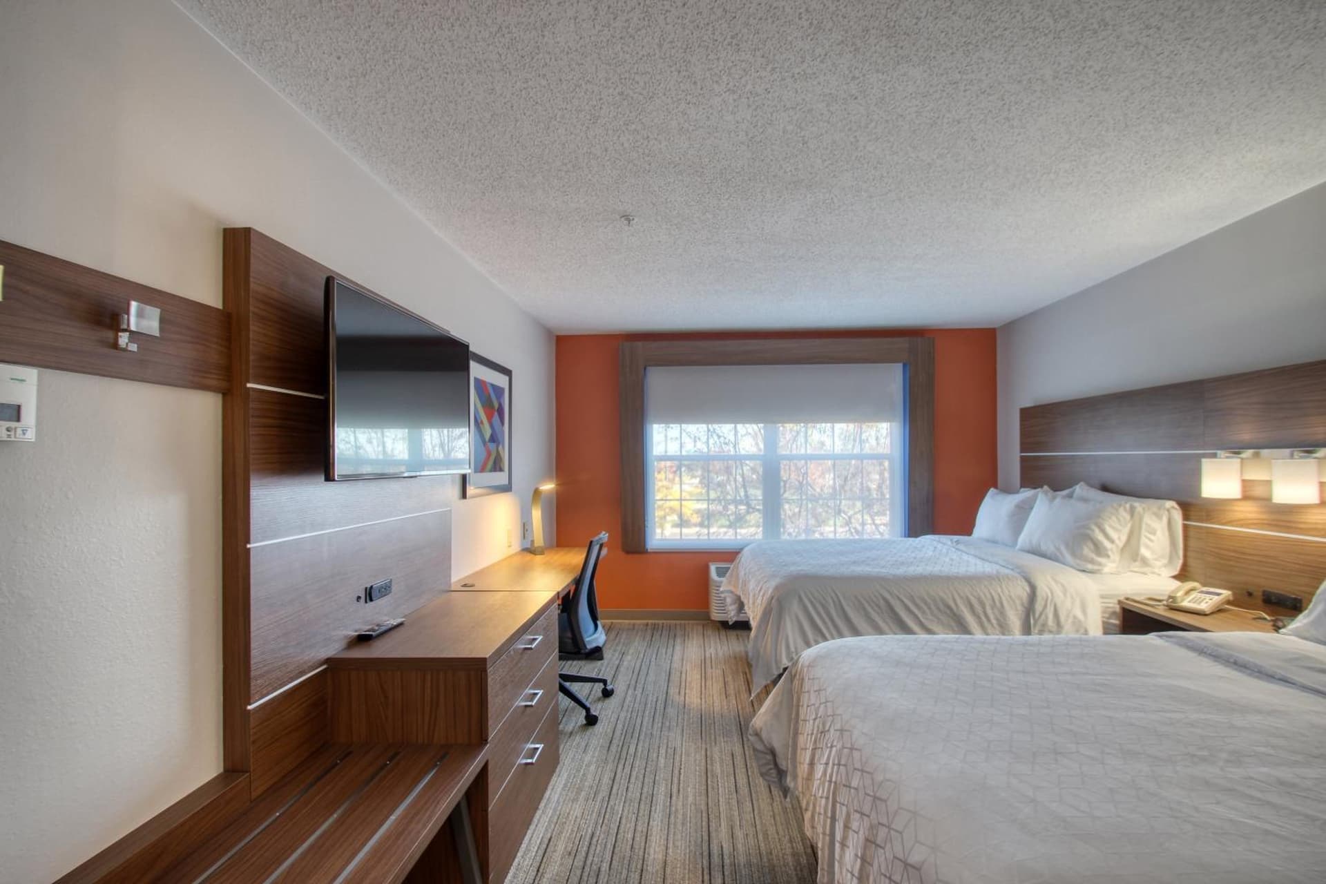 Holiday Inn Express Hotel & Suites Oshkosh by IHG gallery photo in Oshkosh, WI — image 31