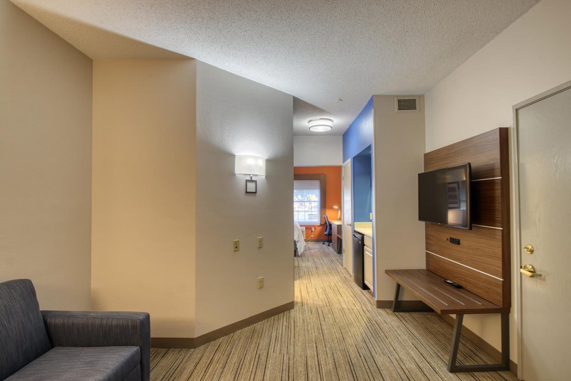 Holiday Inn Express Hotel & Suites Oshkosh by IHG gallery photo in Oshkosh, WI — image 9