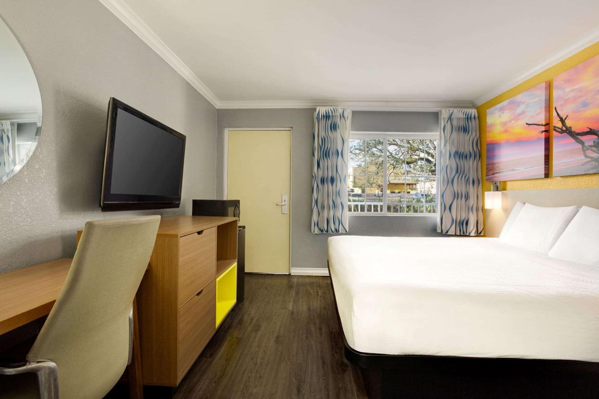 Days Inn by Wyndham Pensacola - Historic Downtown gallery photo in Pensacola, FL — image 9