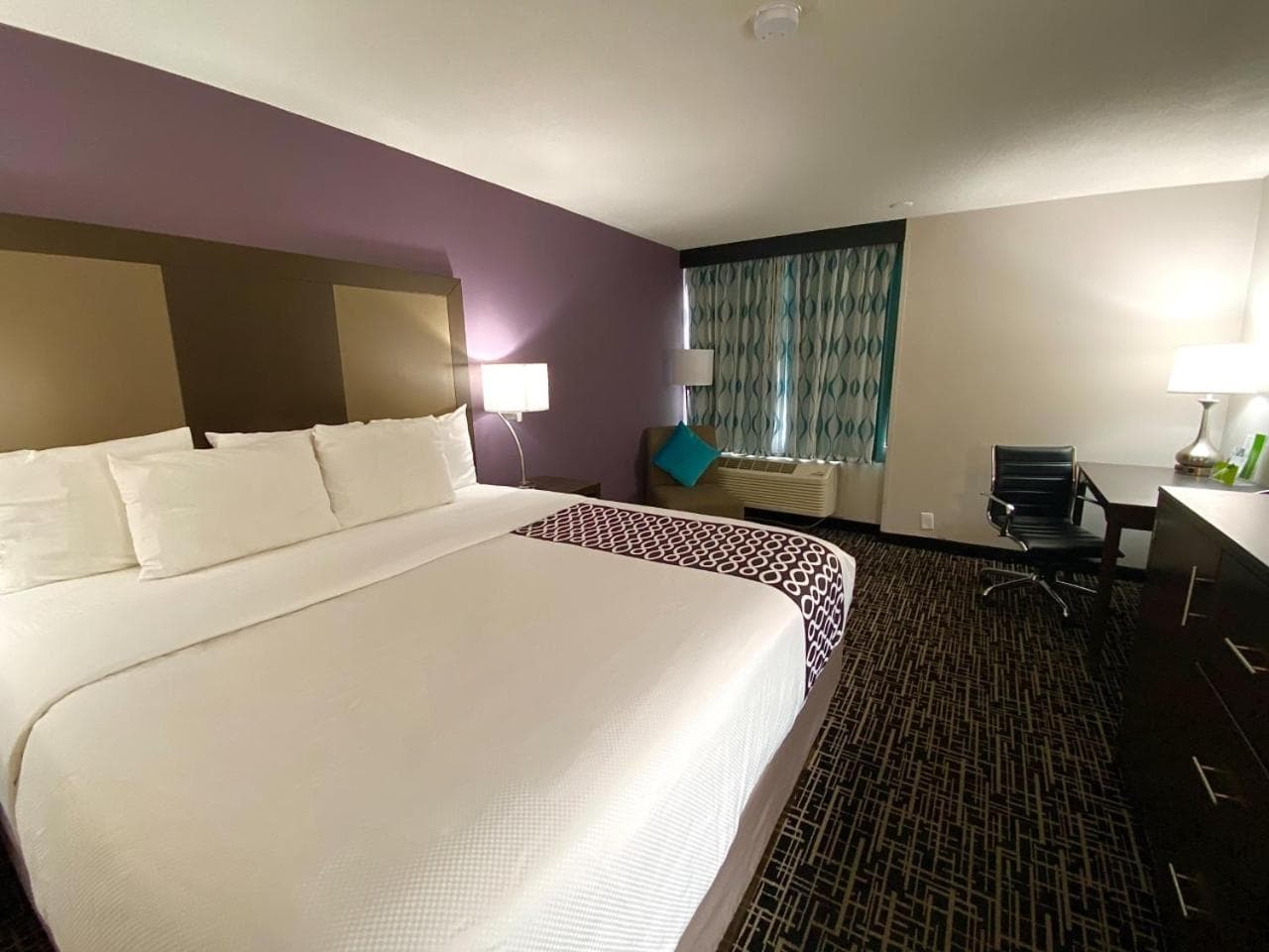 La Quinta by Wyndham Colorado Springs North interior in Colorado Springs, CO — gallery photo 2