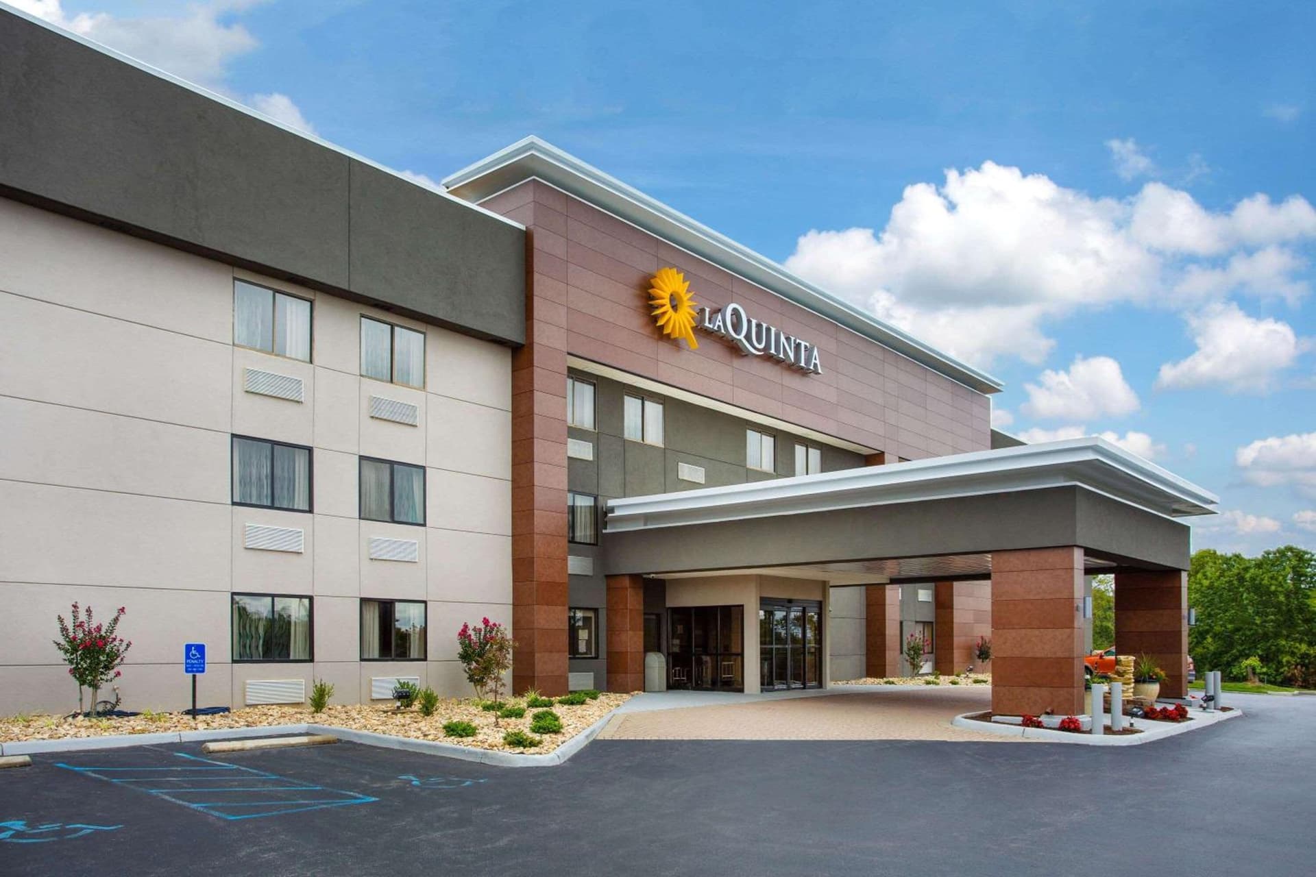 La Quinta Inn by Wyndham Roanoke Salem gallery photo in Salem, VA — image 42
