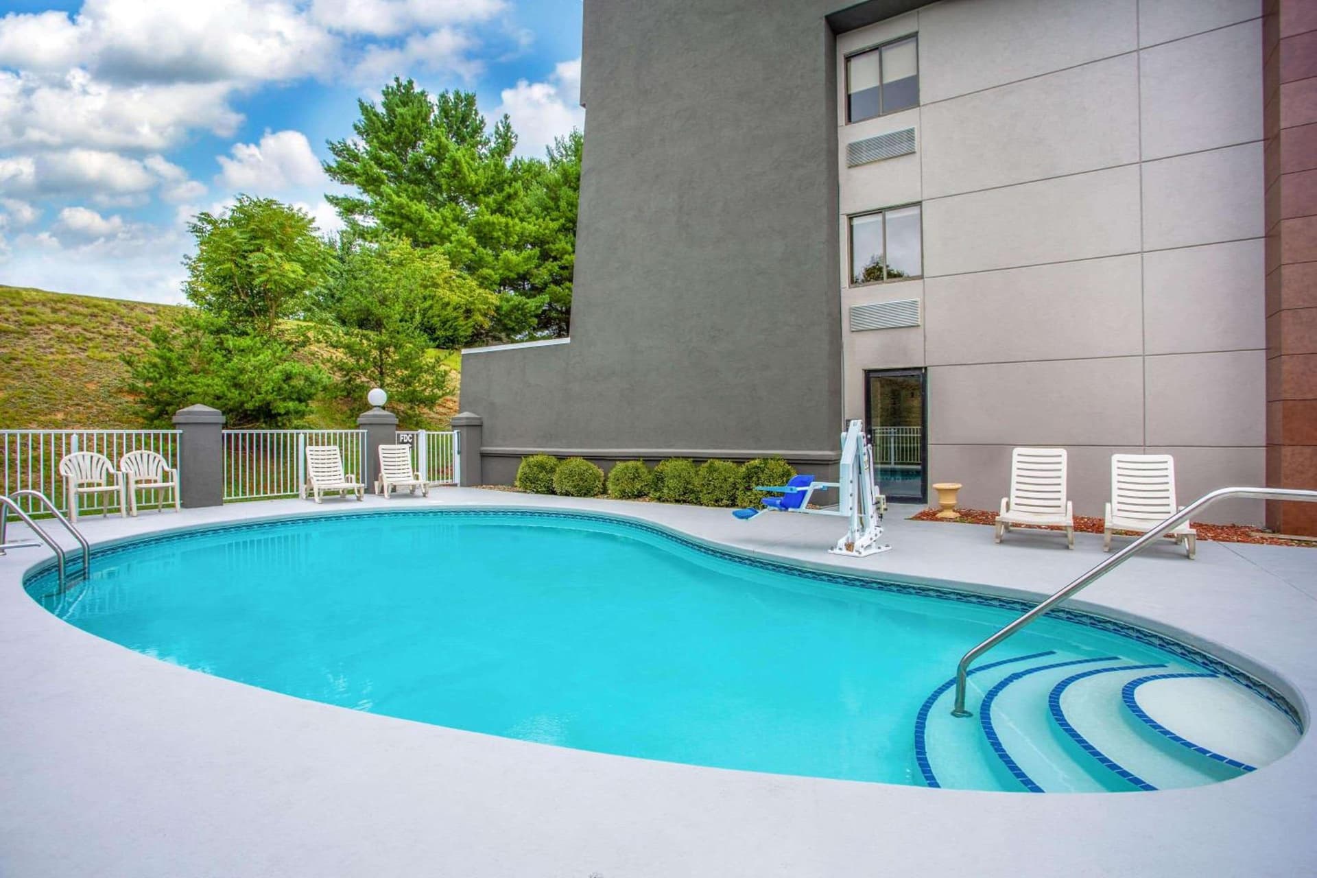 La Quinta Inn by Wyndham Roanoke Salem gallery photo in Salem, VA — image 10