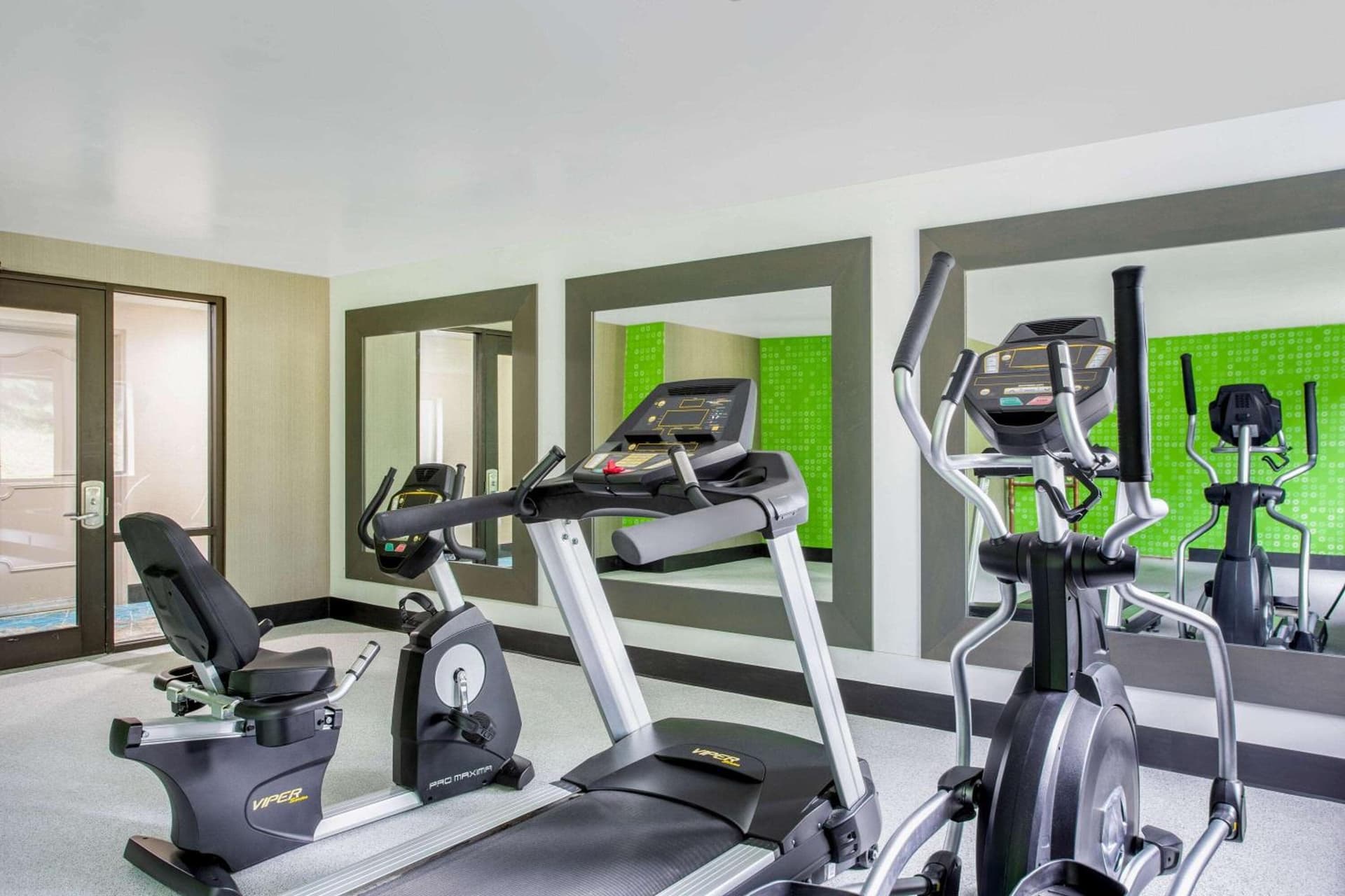 La Quinta Inn by Wyndham Roanoke Salem gallery photo in Salem, VA — image 5