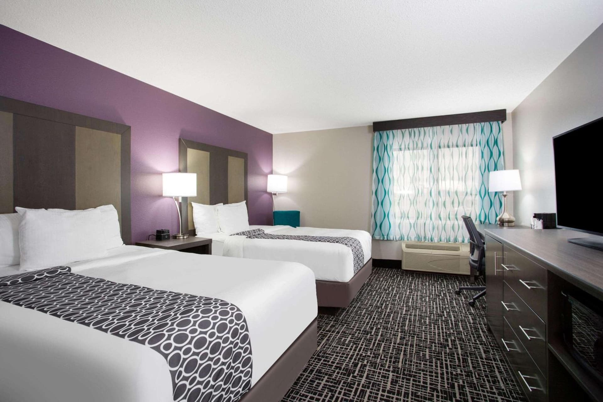 La Quinta Inn by Wyndham Roanoke Salem interior in Salem, VA — gallery photo 2