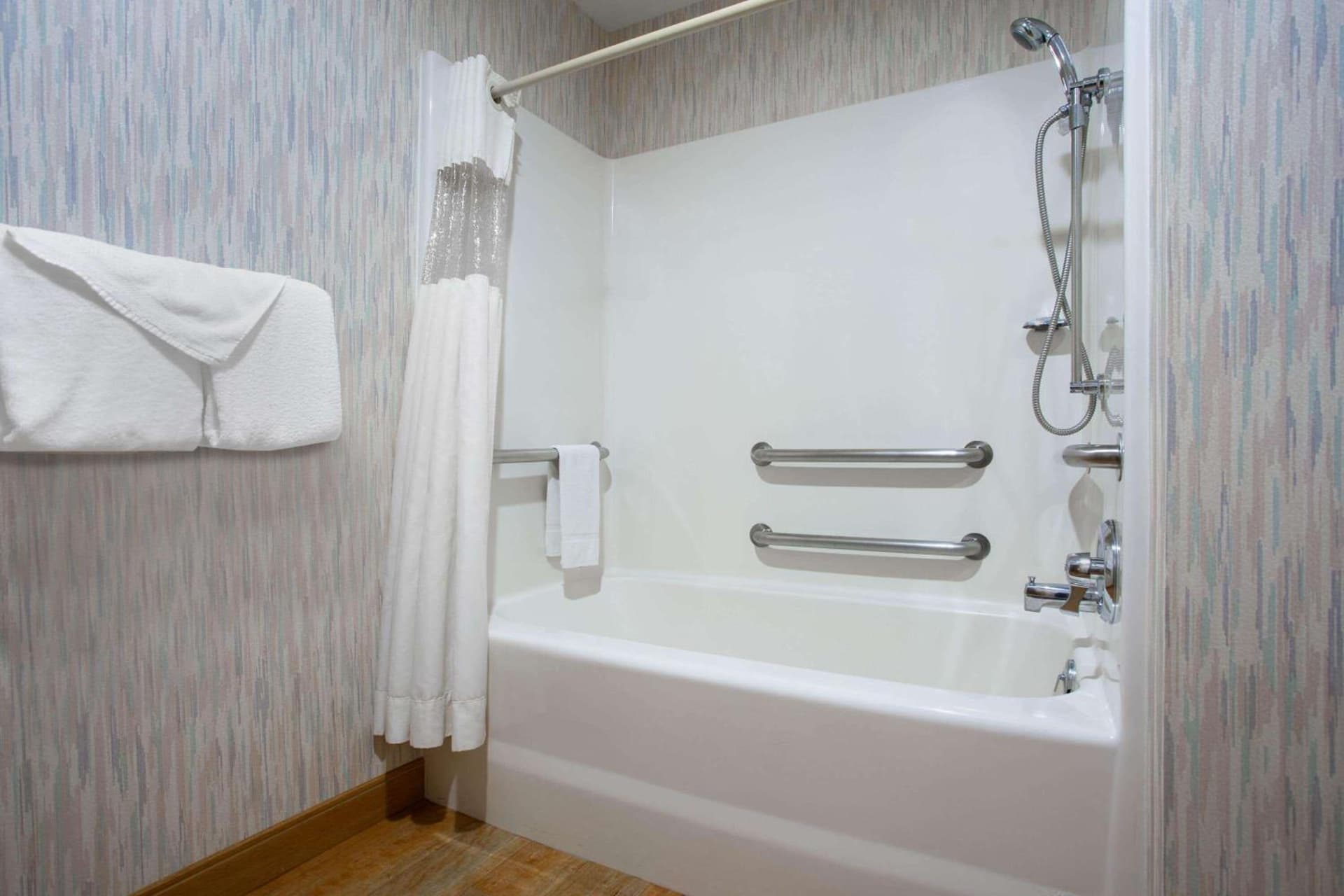 La Quinta Inn by Wyndham Roanoke Salem gallery photo in Salem, VA — image 22