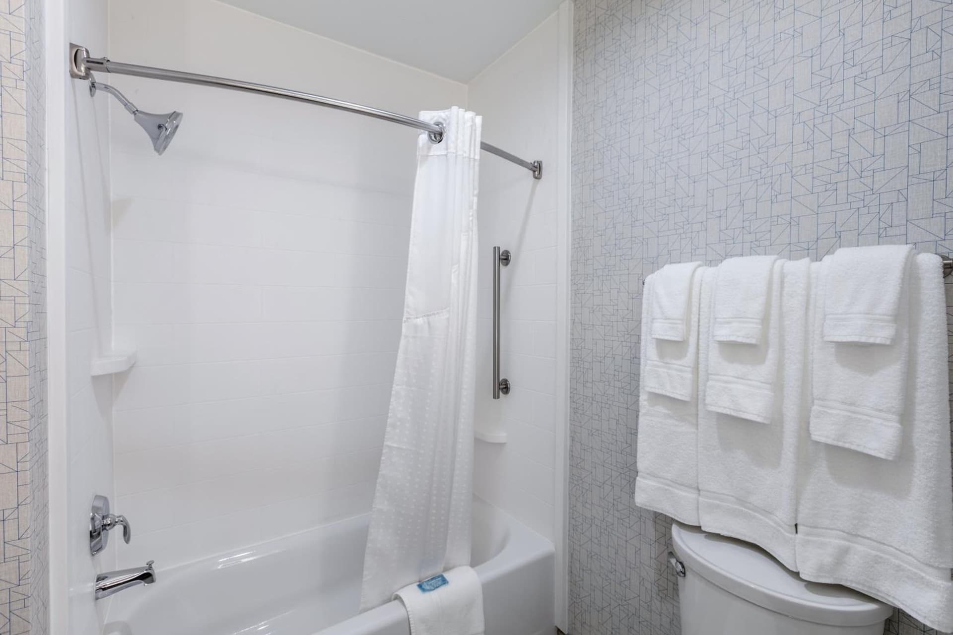 Holiday Inn Express & Suites Jersey City North - Hoboken by IHG interior in Jersey City, NJ — gallery photo 2