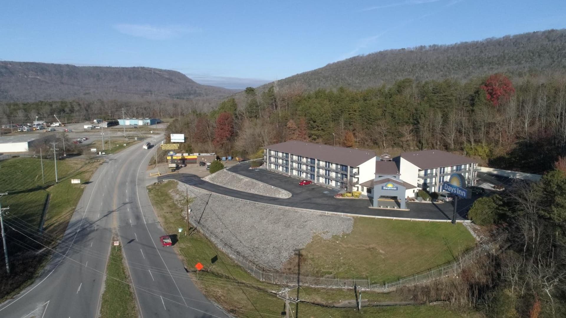 Days Inn by Wyndham Chattanooga Lookout Mountain West property views in Chattanooga, TN — gallery photo 3