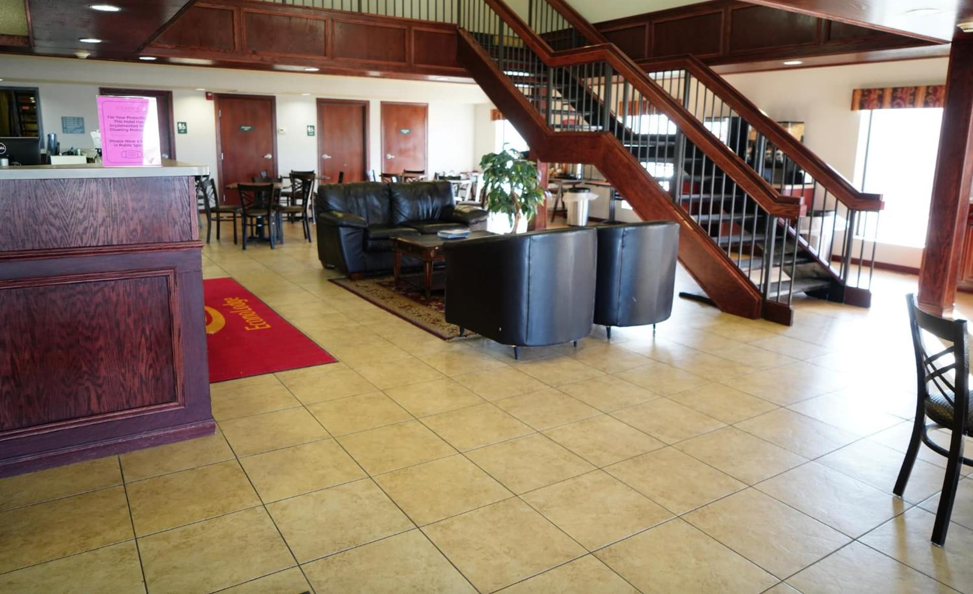 Econo Lodge Inn & Suites Kearney South property views in Kearney, NE — gallery photo 3