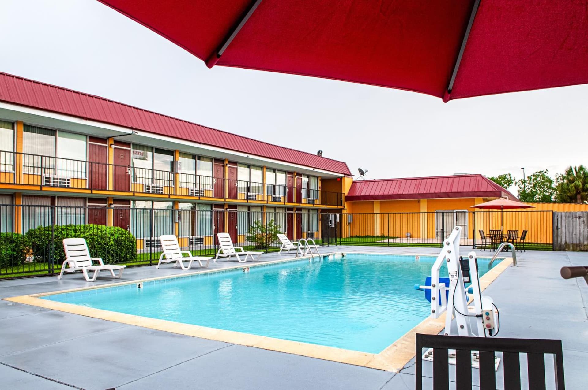 Red Roof Inn Slidell property views in Slidell, LA — gallery photo 3