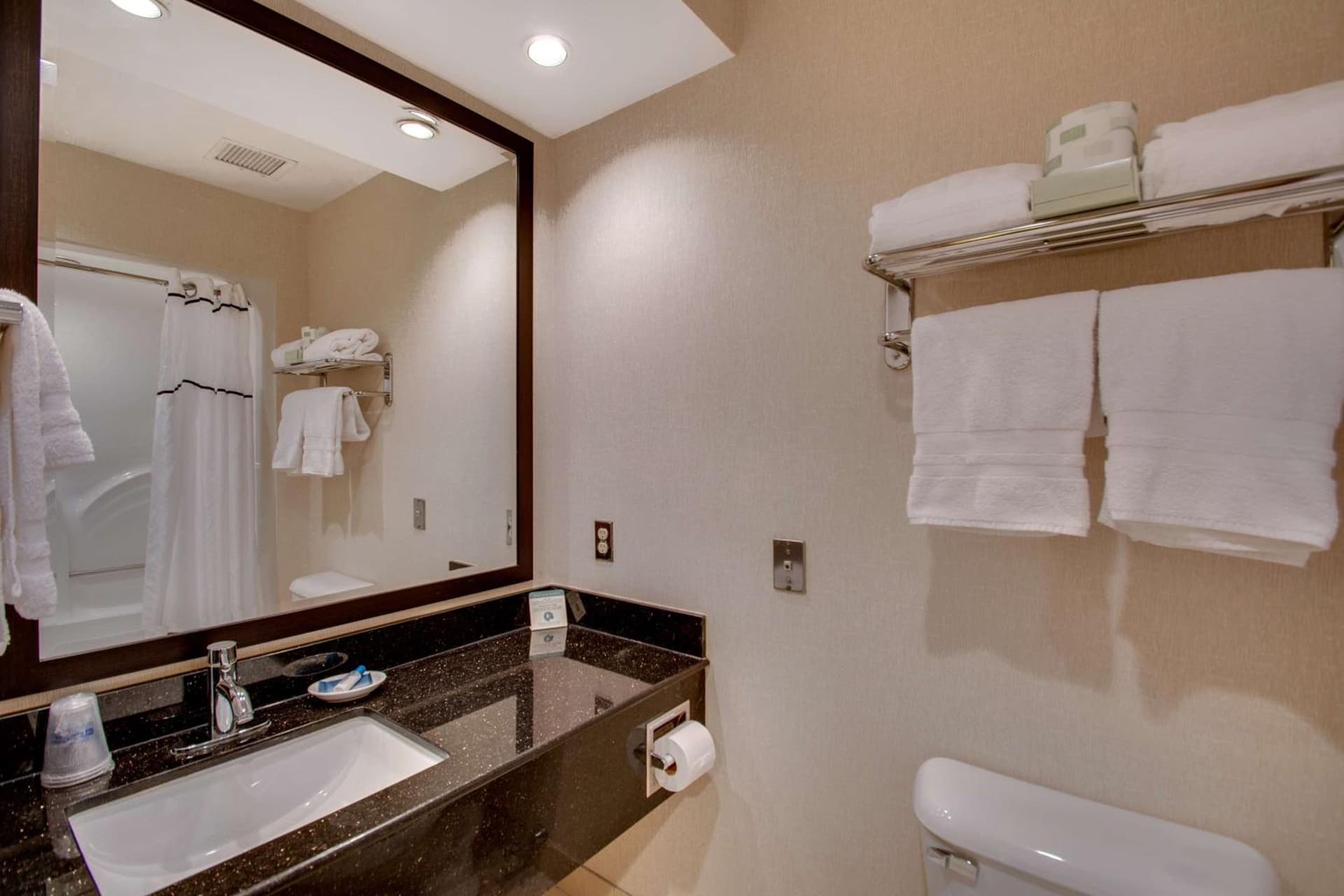 Best Western Plus, The Inn at Hampton gallery photo in Hampton, NH — image 4