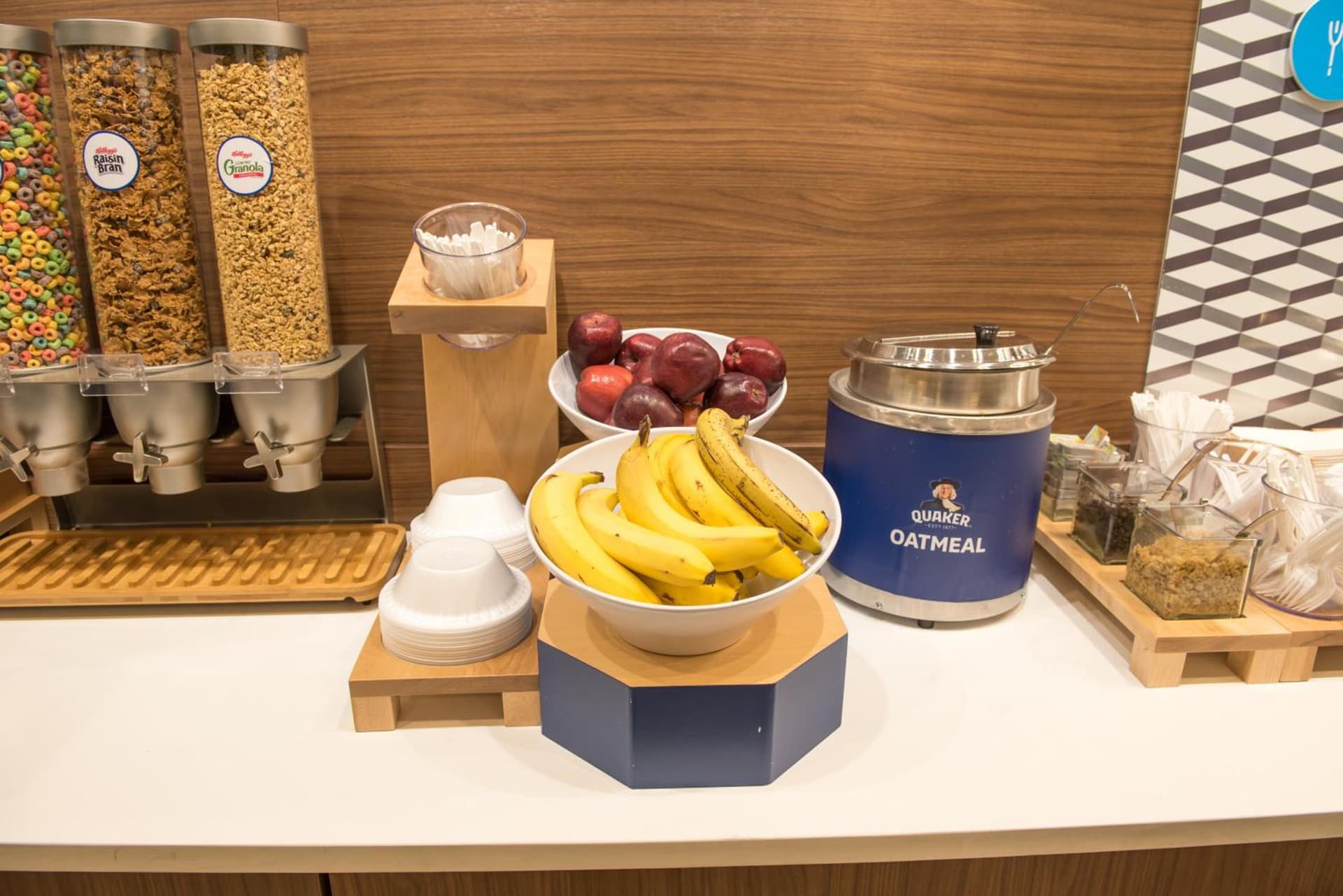 Holiday Inn Express & Suites Dayton North - Vandalia by IHG interior in Dayton, OH — gallery photo 2