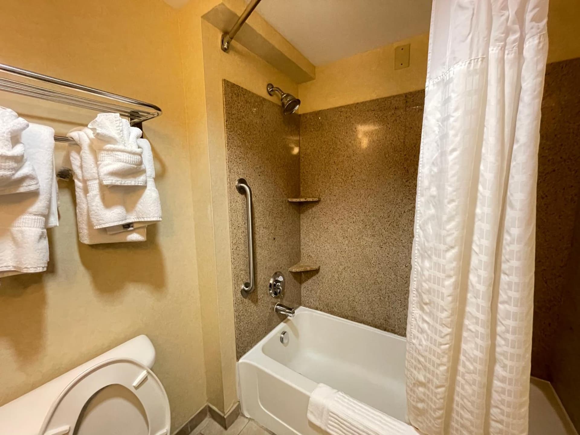 Comfort Suites Fredericksburg North gallery photo in Fredericksburg, VA — image 24