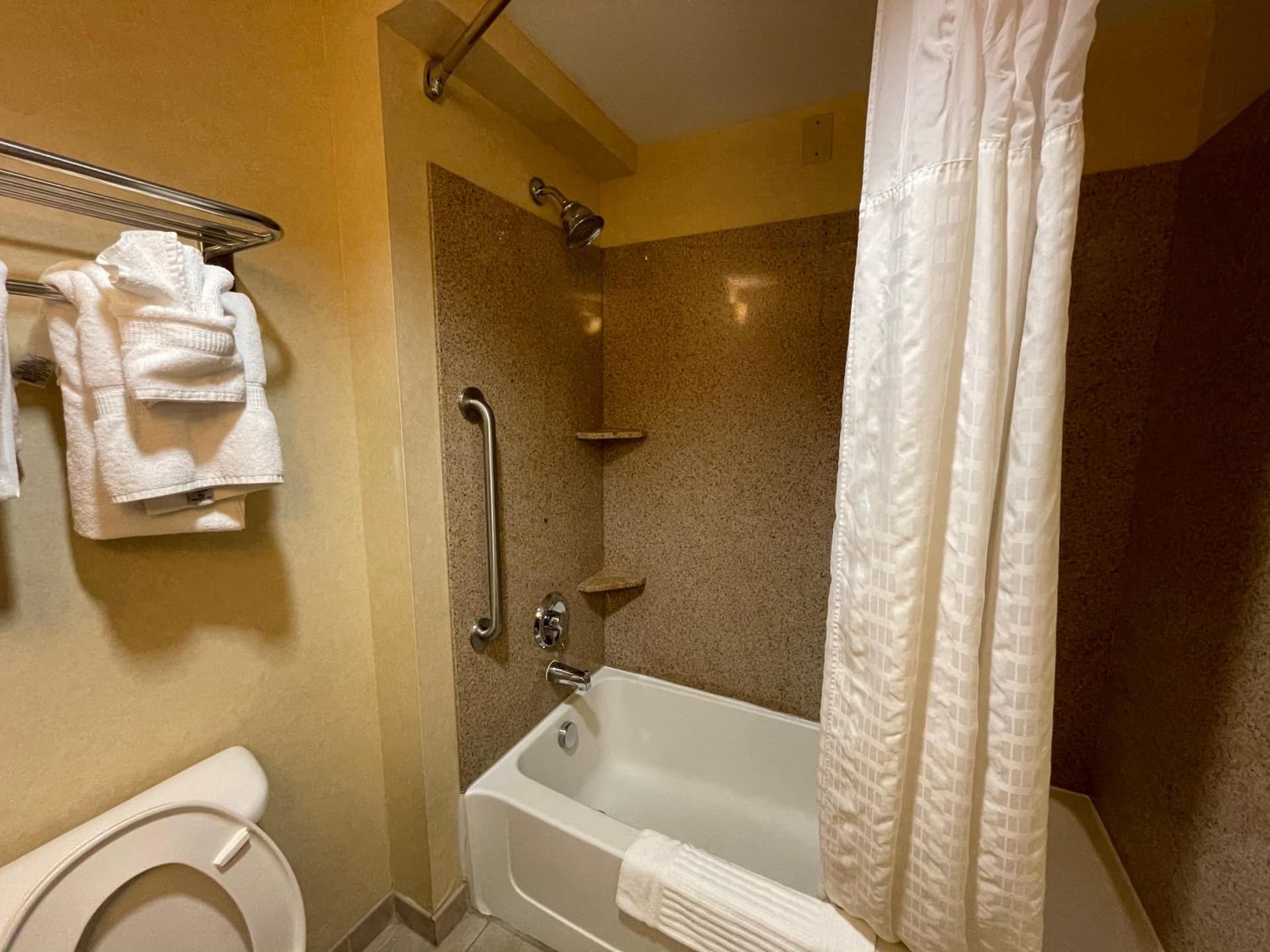 Comfort Suites Fredericksburg North gallery photo in Fredericksburg, VA — image 7