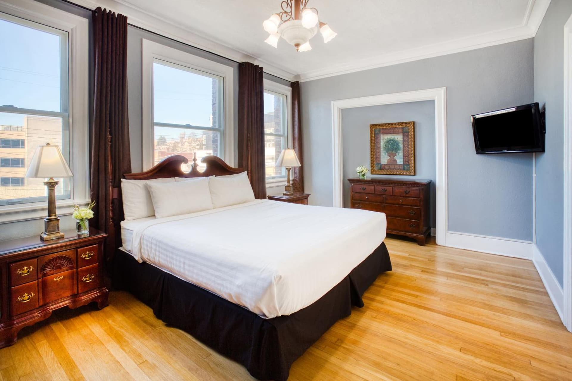 MarQueen Hotel - NEWLY RENOVATED gallery photo in Seattle, WA — image 11