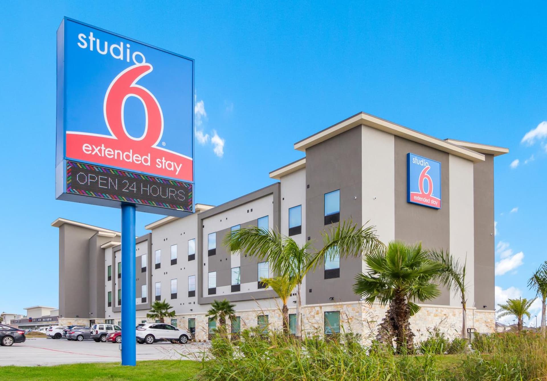 Studio 6 Katy, Tx featured exterior or lobby in Katy, TX — similar hotel