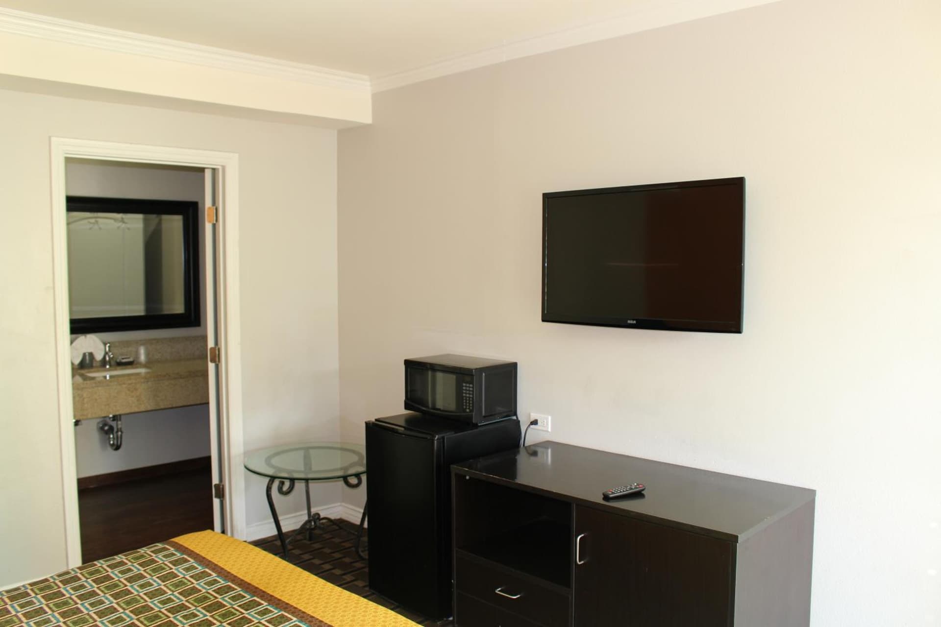 LYFE INN & SUITES by AGA - LAX Airport gallery photo in Inglewood, CA — image 5