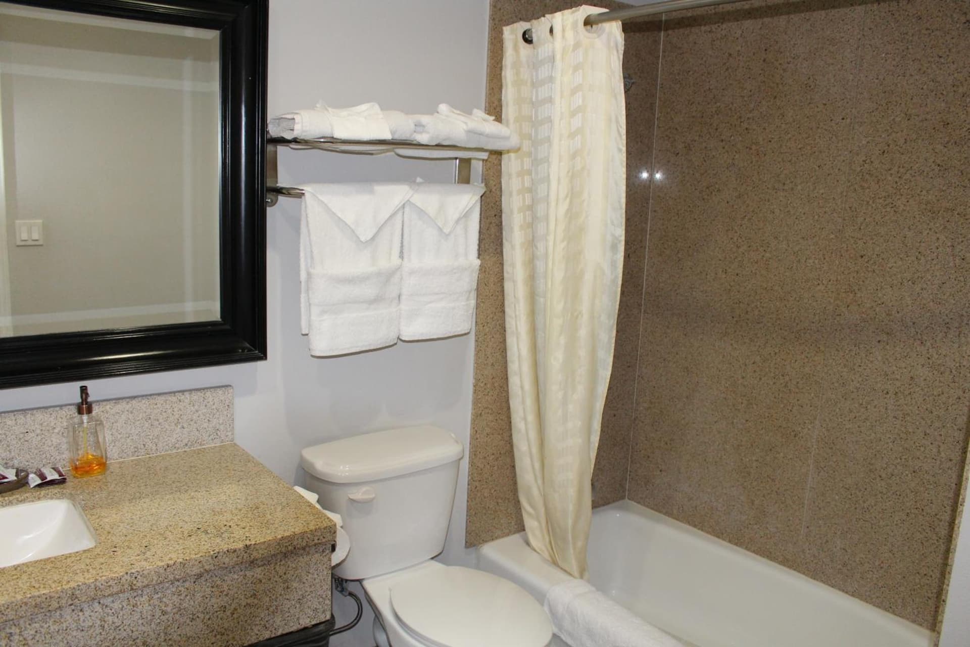 LYFE INN & SUITES by AGA - LAX Airport gallery photo in Inglewood, CA — image 14