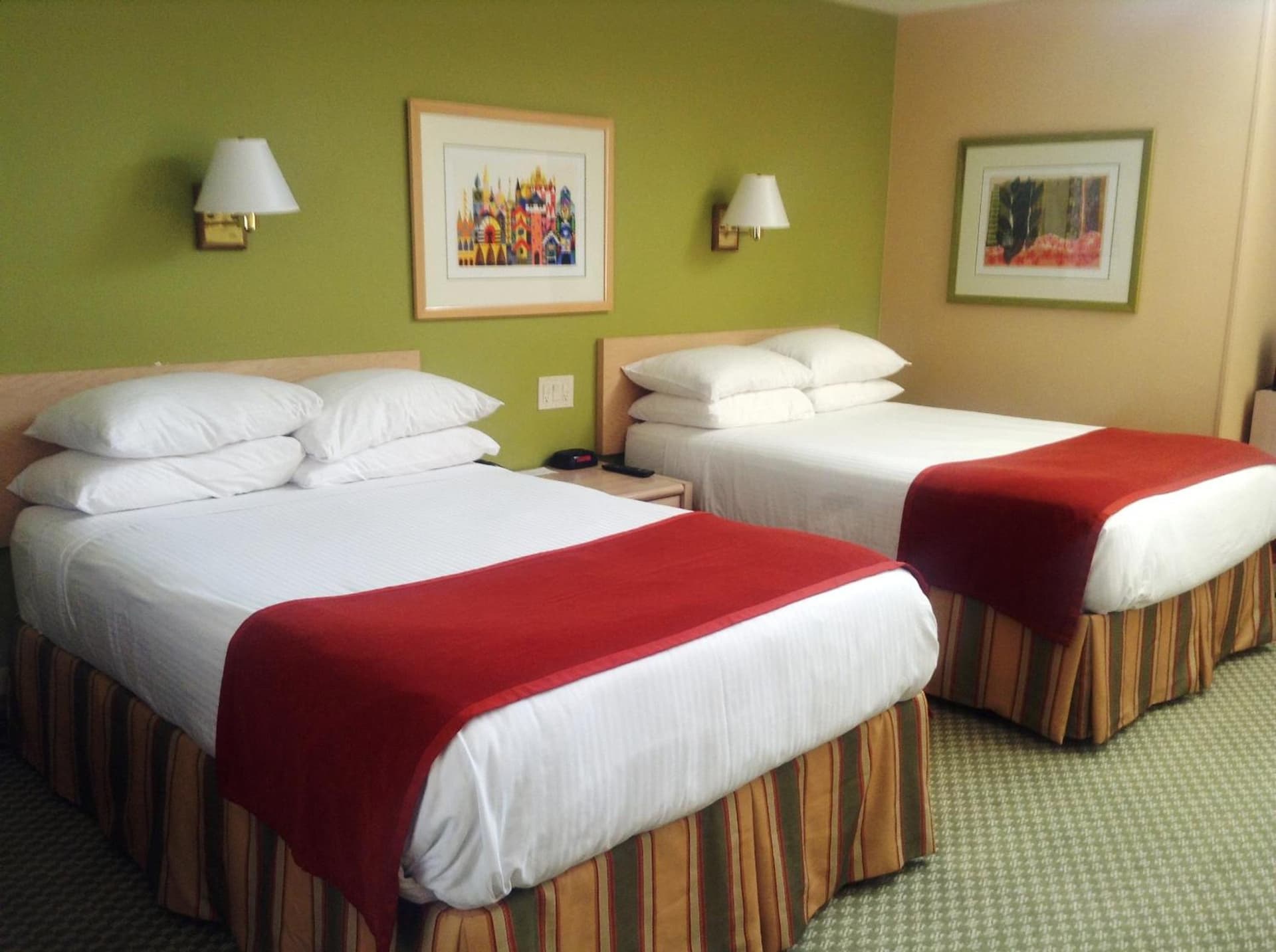 Howard Johnson by Wyndham Anaheim Hotel and Water Playground gallery photo in Anaheim, CA — image 45