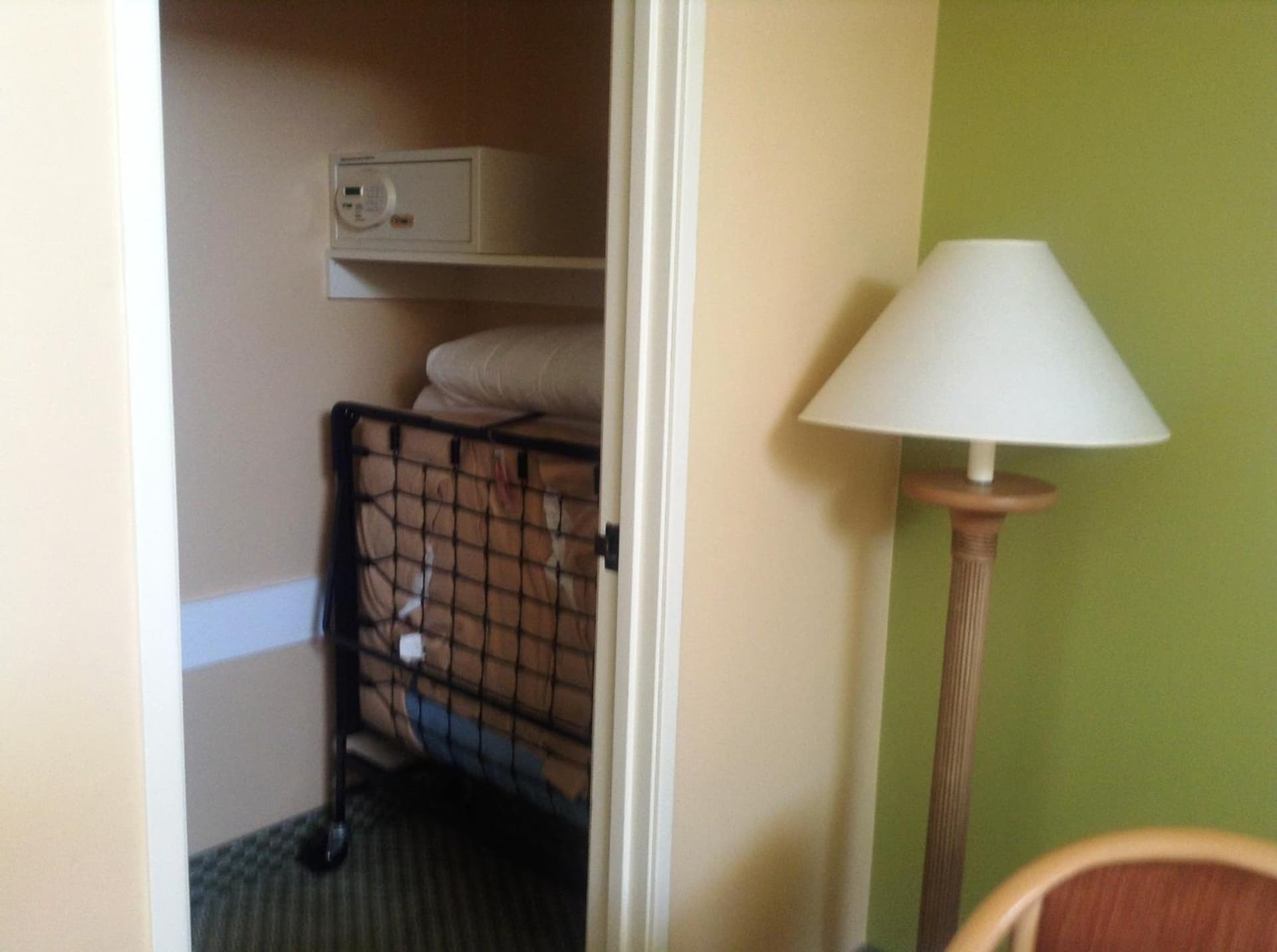 Howard Johnson by Wyndham Anaheim Hotel and Water Playground gallery photo in Anaheim, CA — image 118