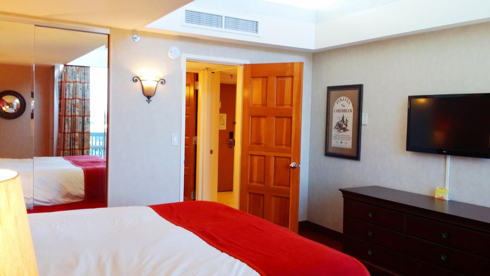 Howard Johnson by Wyndham Anaheim Hotel and Water Playground gallery photo in Anaheim, CA — image 9